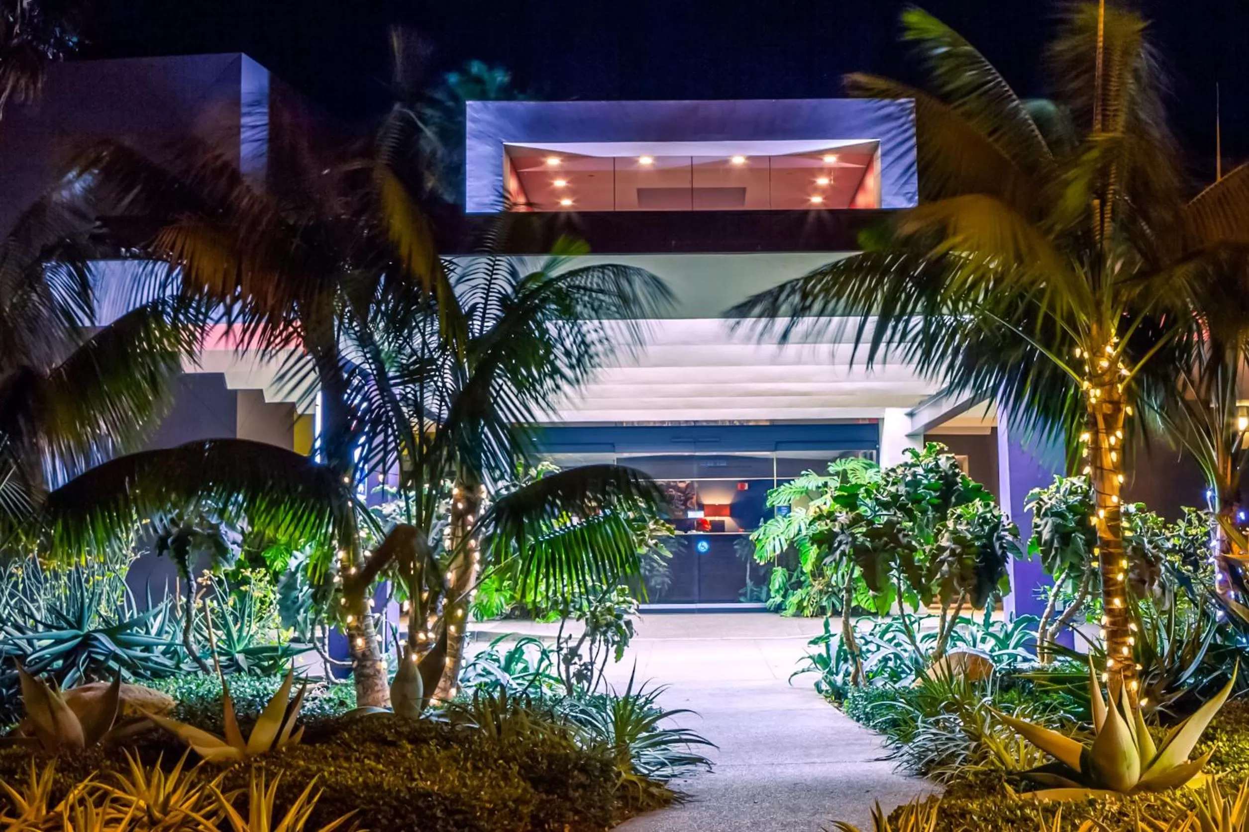 Facade/entrance in Lemon Tree Inn