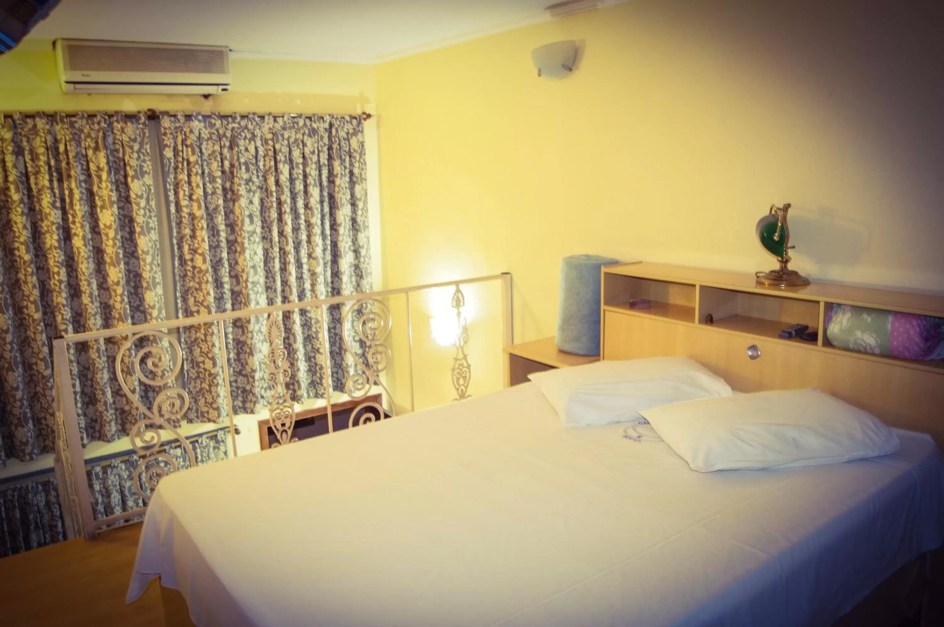 Bedroom, Bed in Cumbipar King Hotel