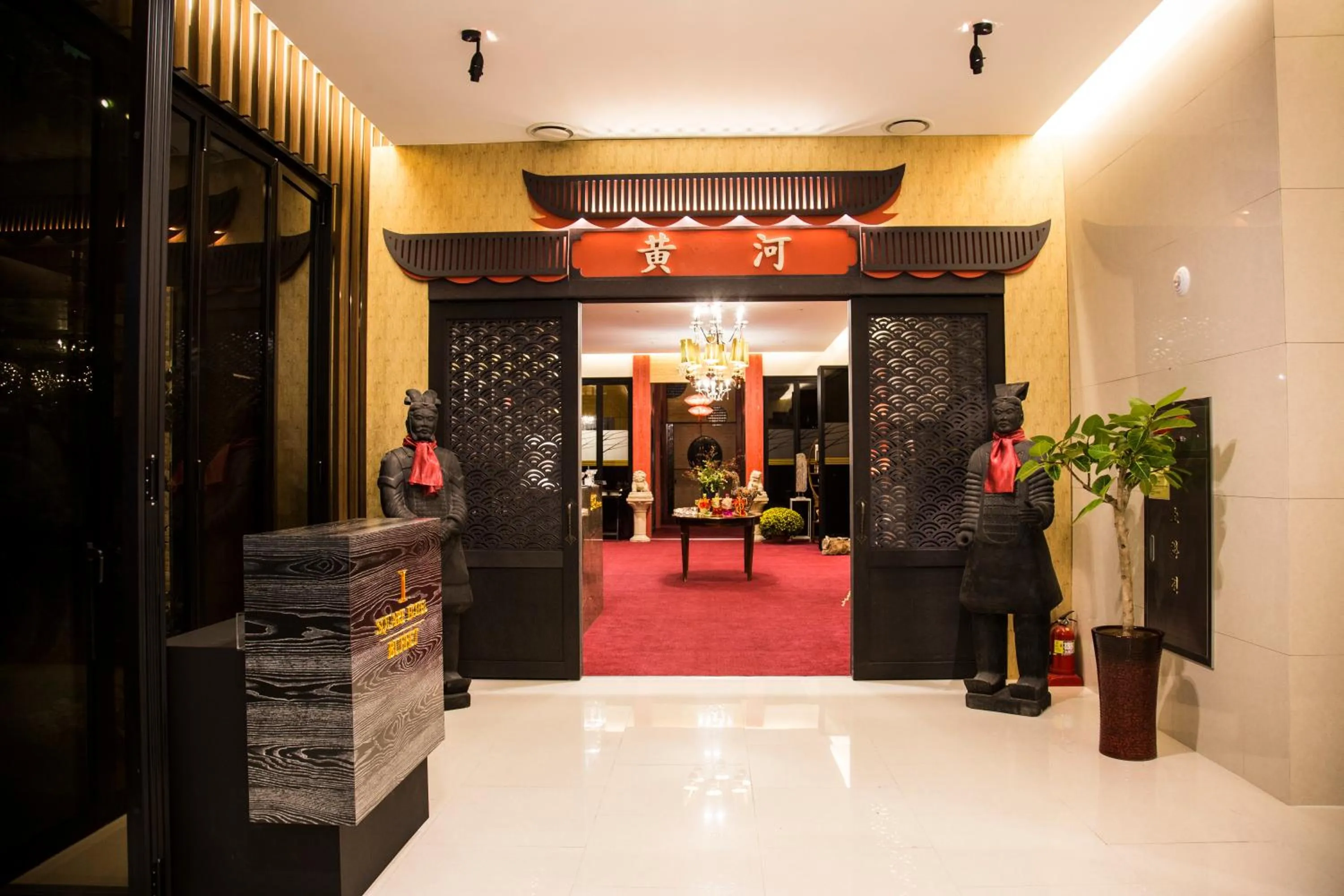 Restaurant/places to eat in I Square Hotel