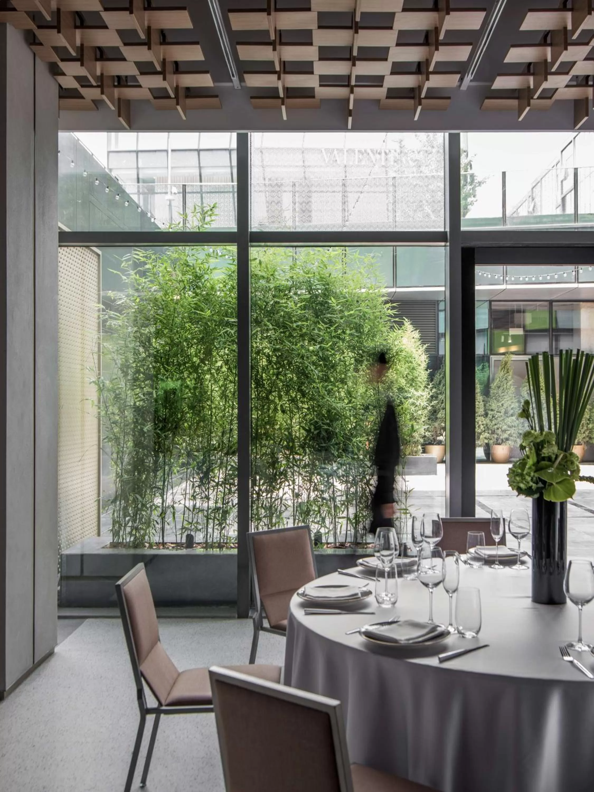 Restaurant/Places to Eat in The Opposite House