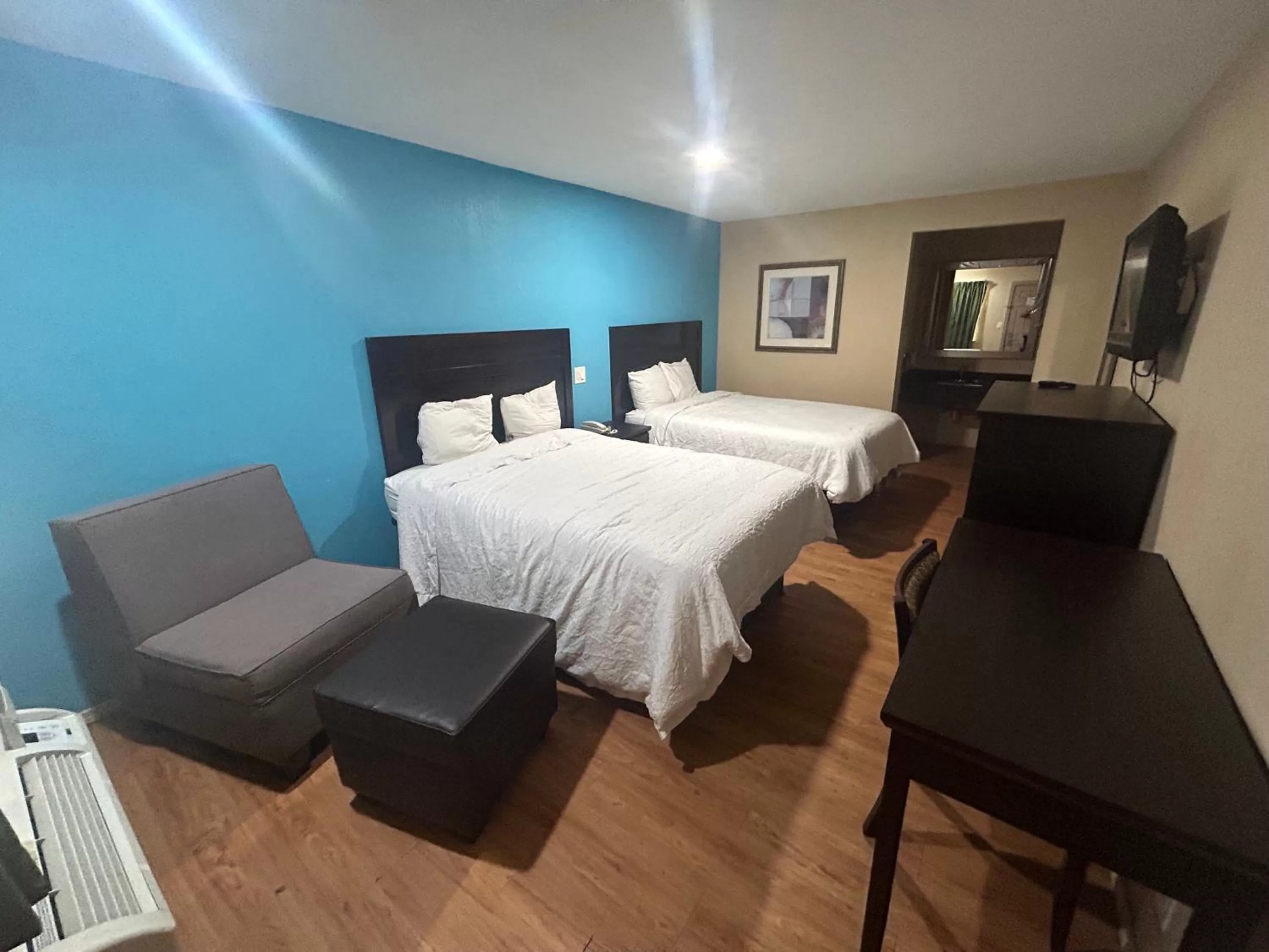 Bedroom, Bed in Super 7