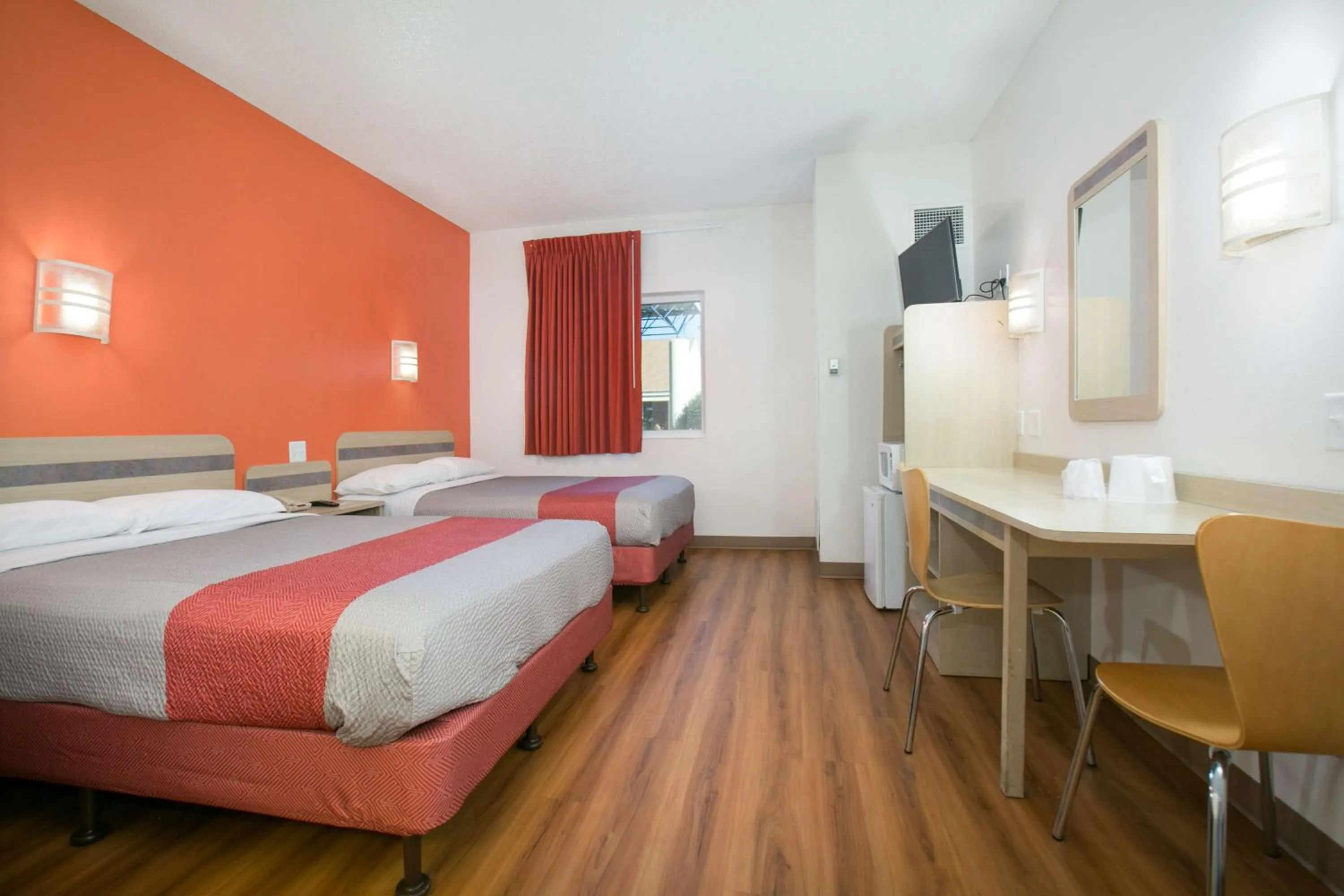 Bedroom, Bed in Motel 6-Brooklyn Center, MN - Minneapolis