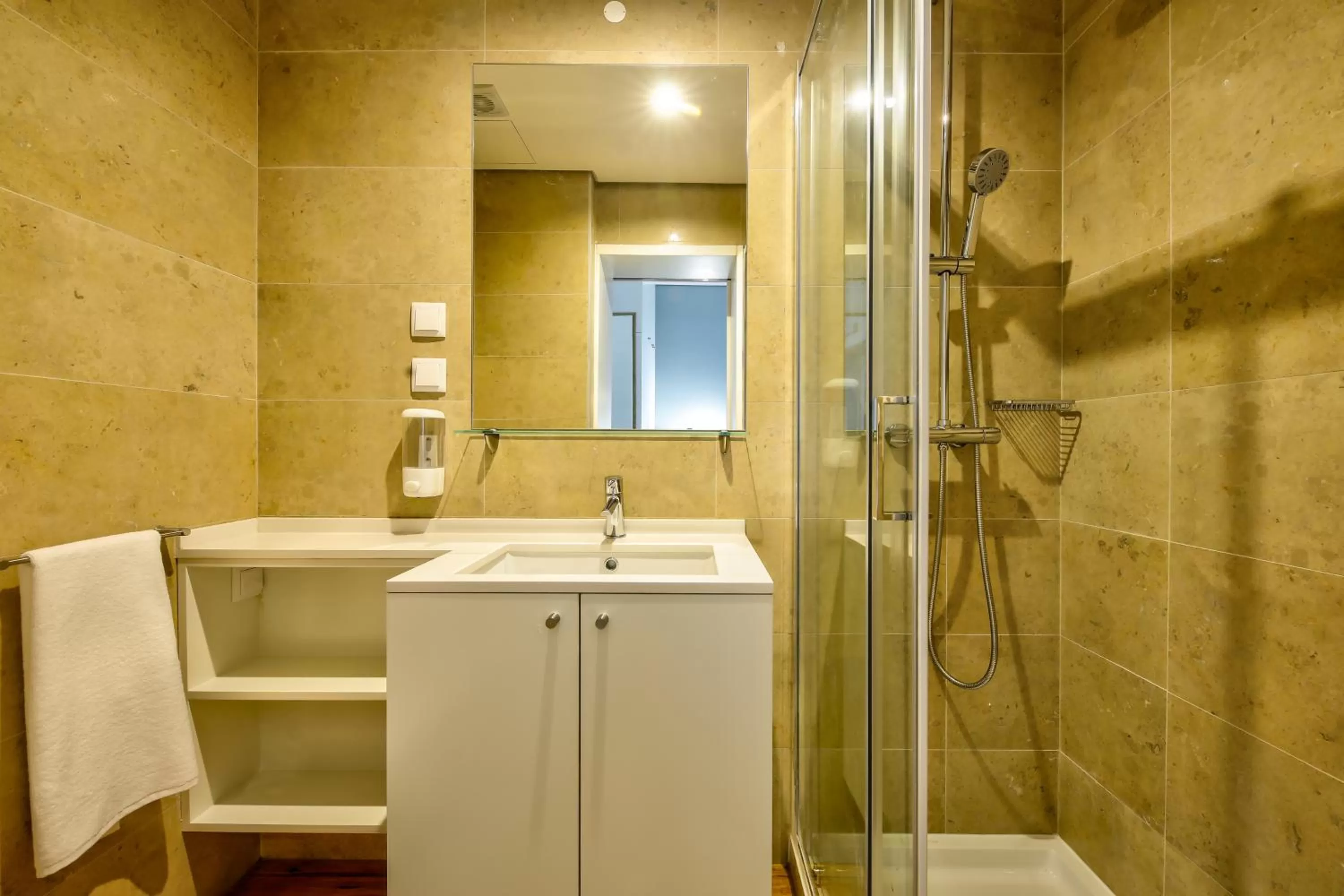 Bathroom in Avenue Garden