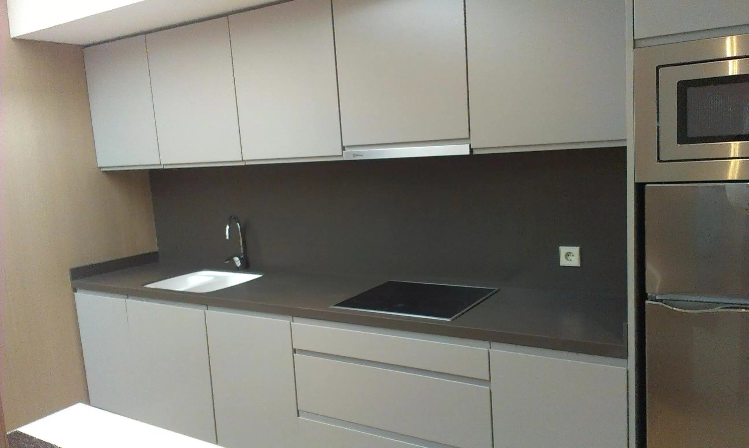 Kitchen or kitchenette in Atenea Port Barcelona Mataró