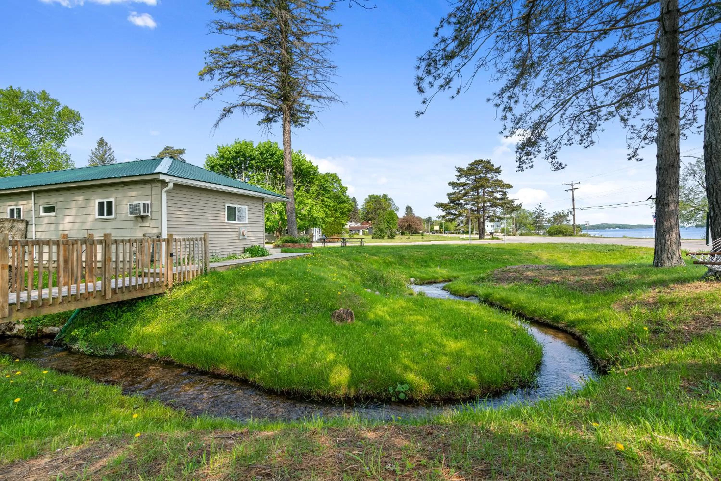 Lake view, Garden in South Arm Retreats