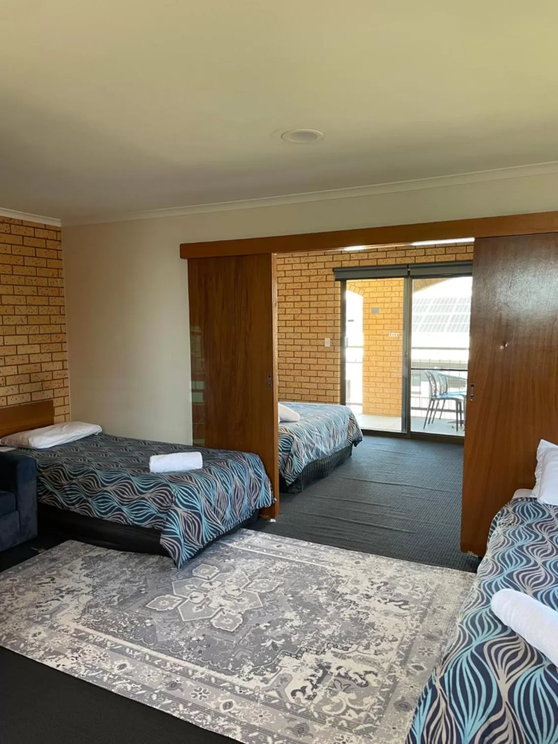 Photo of the whole room, Bed in Lake Mulwala Hotel