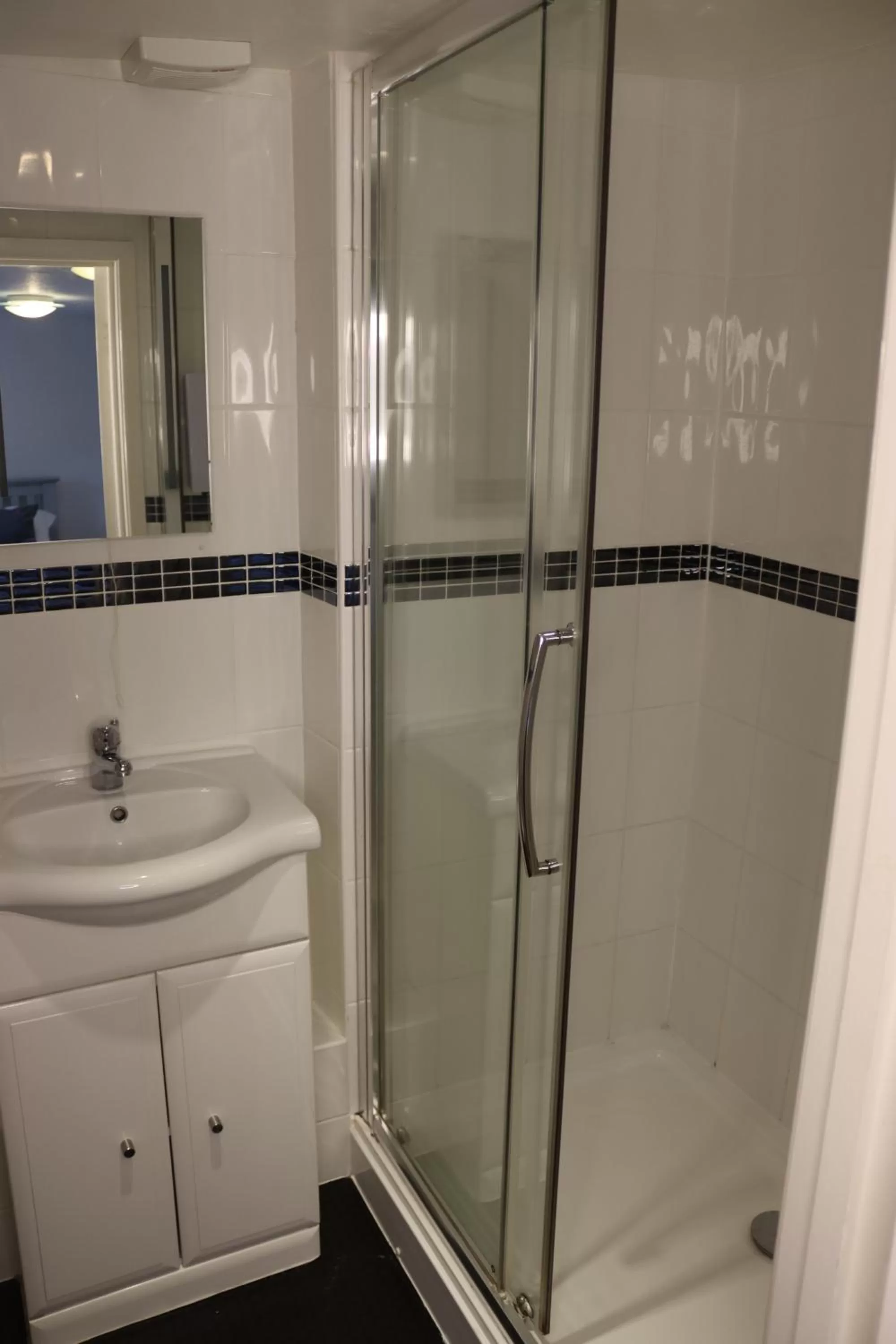 Bathroom in The Mariners Hotel