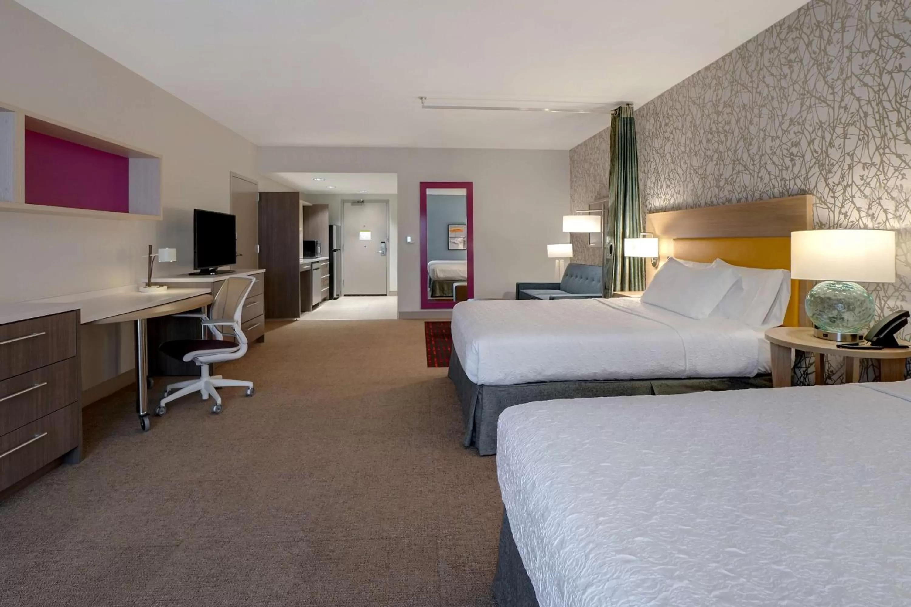 Queen Studio Suite with Two Queen Beds and Mobility/Hearing Access Tub in Home2 Suites By Hilton Lakewood Ranch