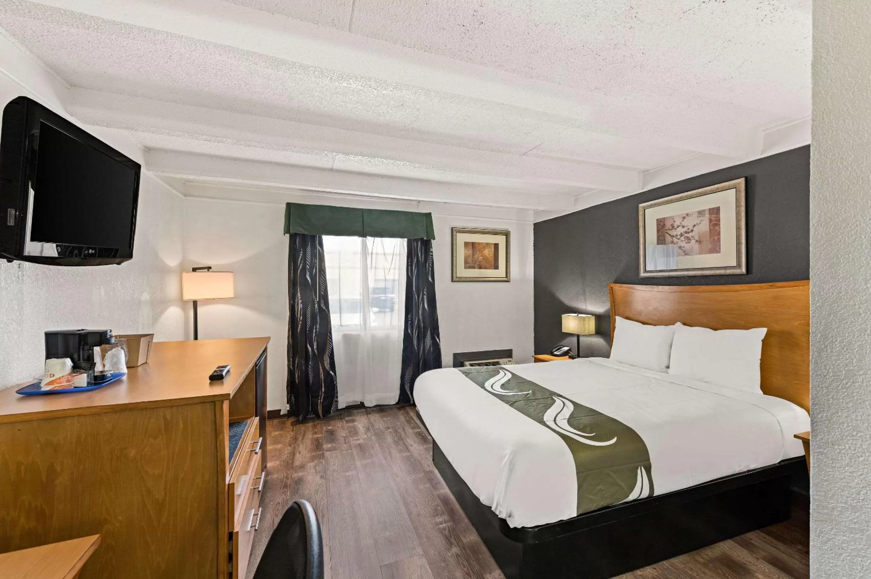 Bedroom, Bed in Quality Inn & Suites Council Bluffs - Omaha East
