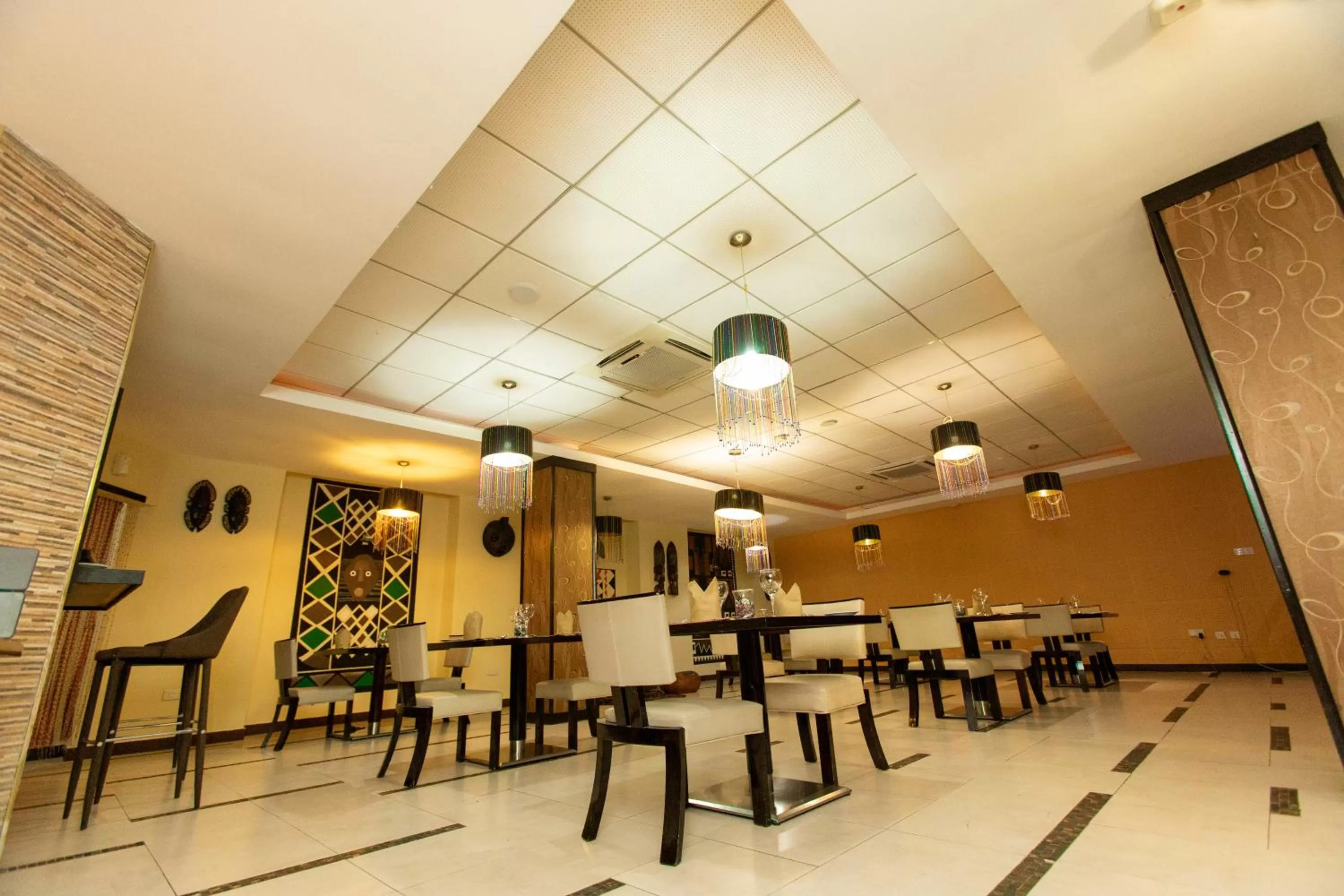 Restaurant/places to eat in Best Western Premier Accra Airport Hotel
