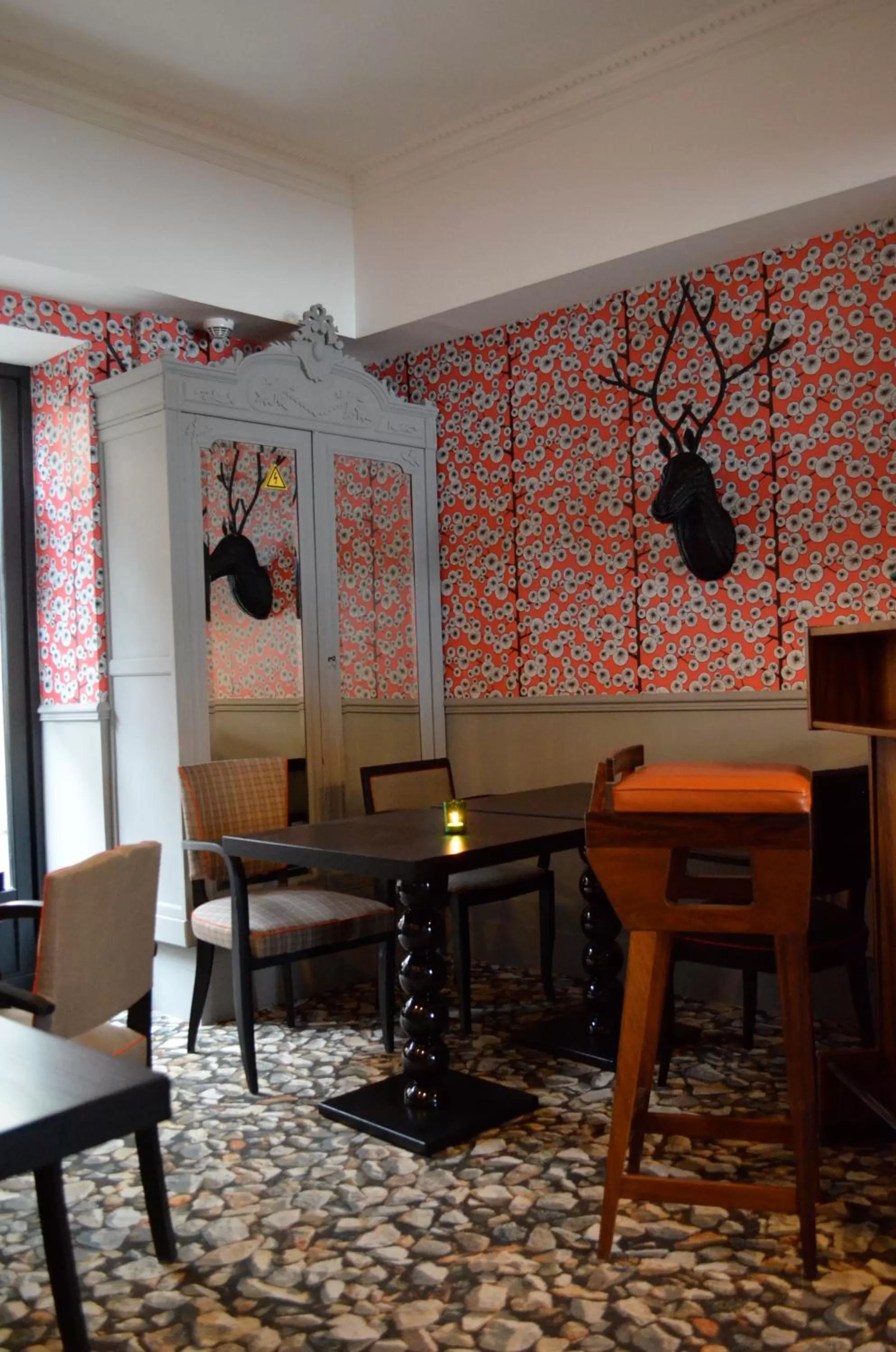 Lounge or bar in Hotel Les Pilotes