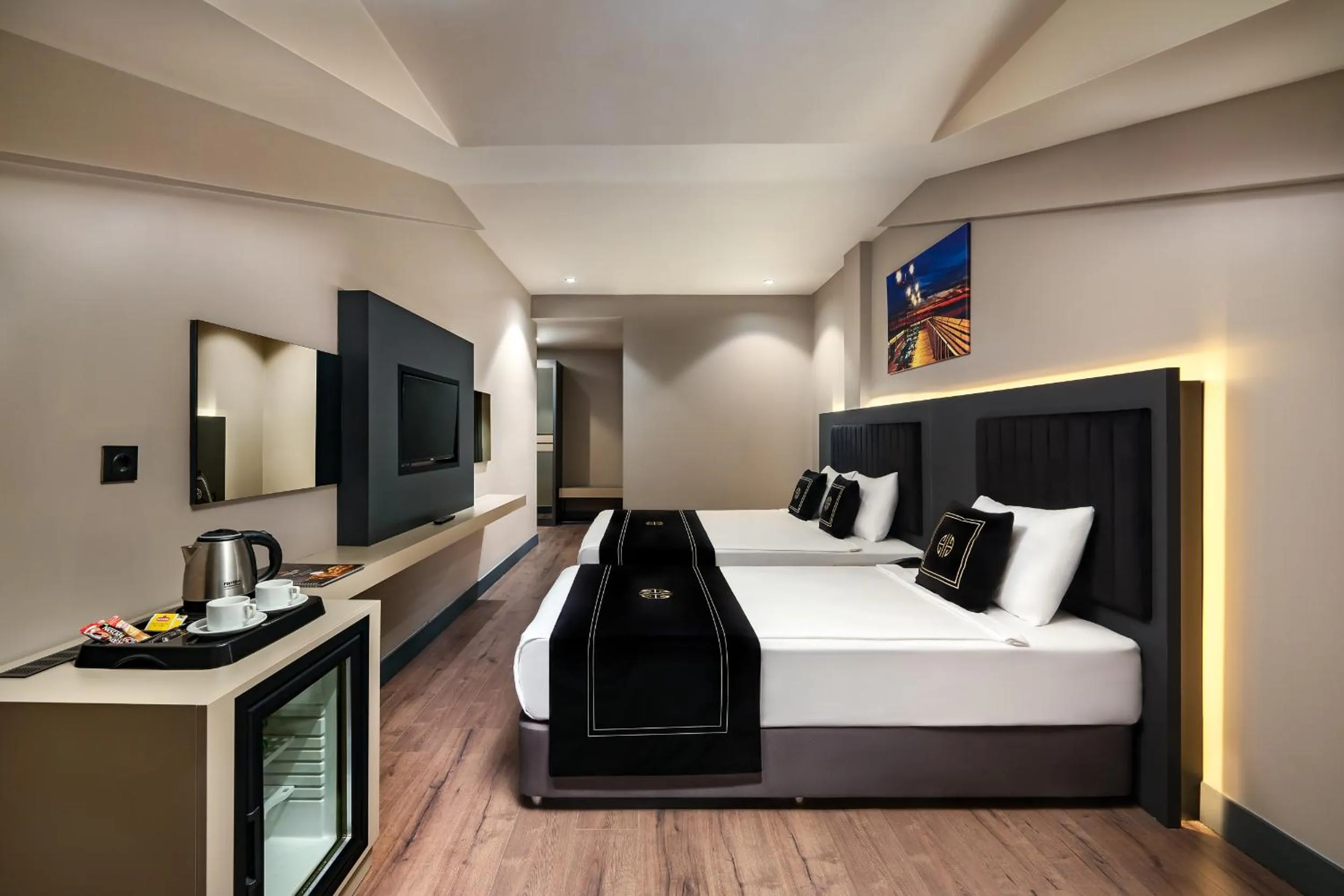 Photo of the whole room, Bed in Best Western Premier Hidden Hills Hotel