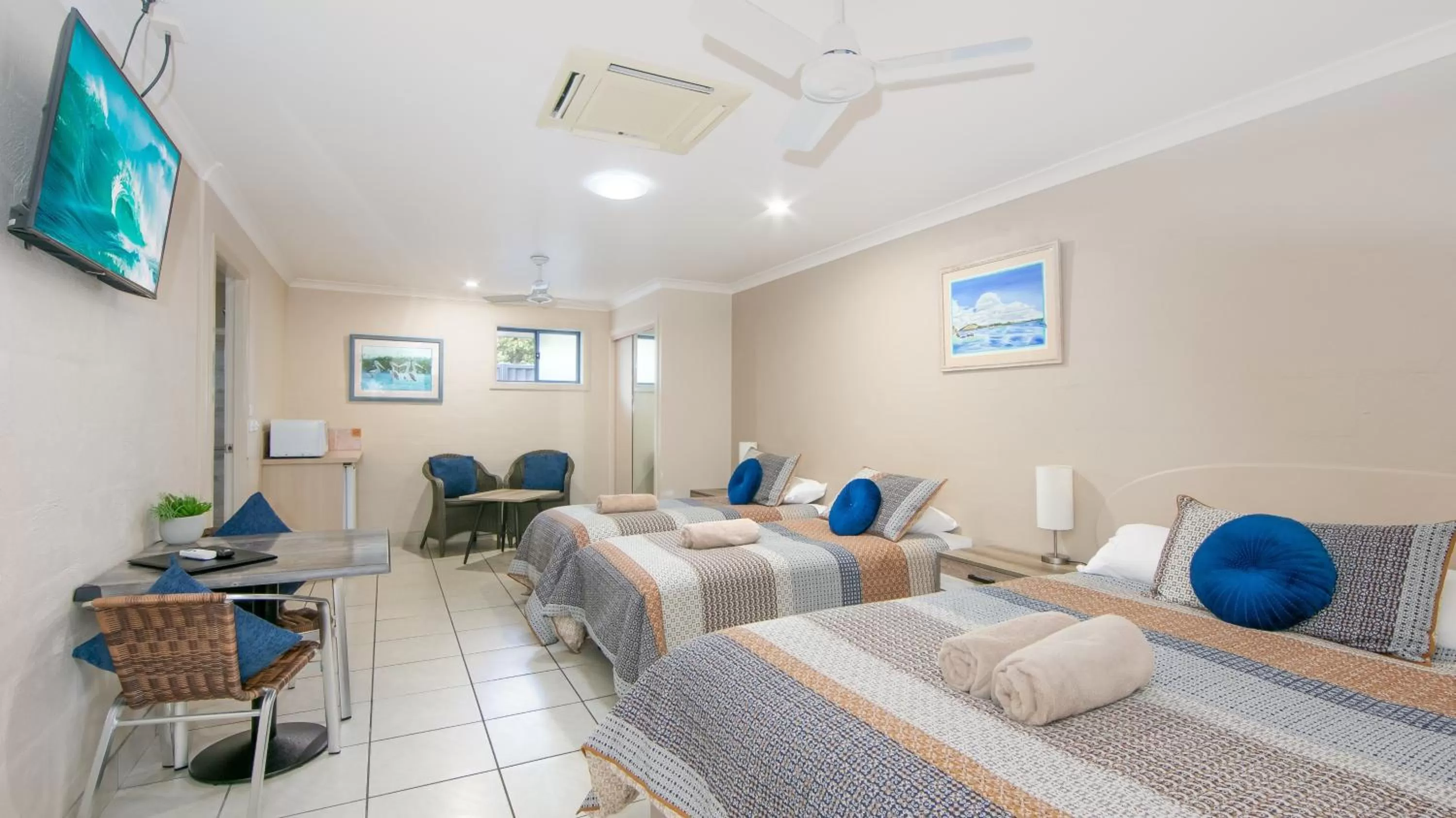 Bed in Yamba Twin Pines Motel