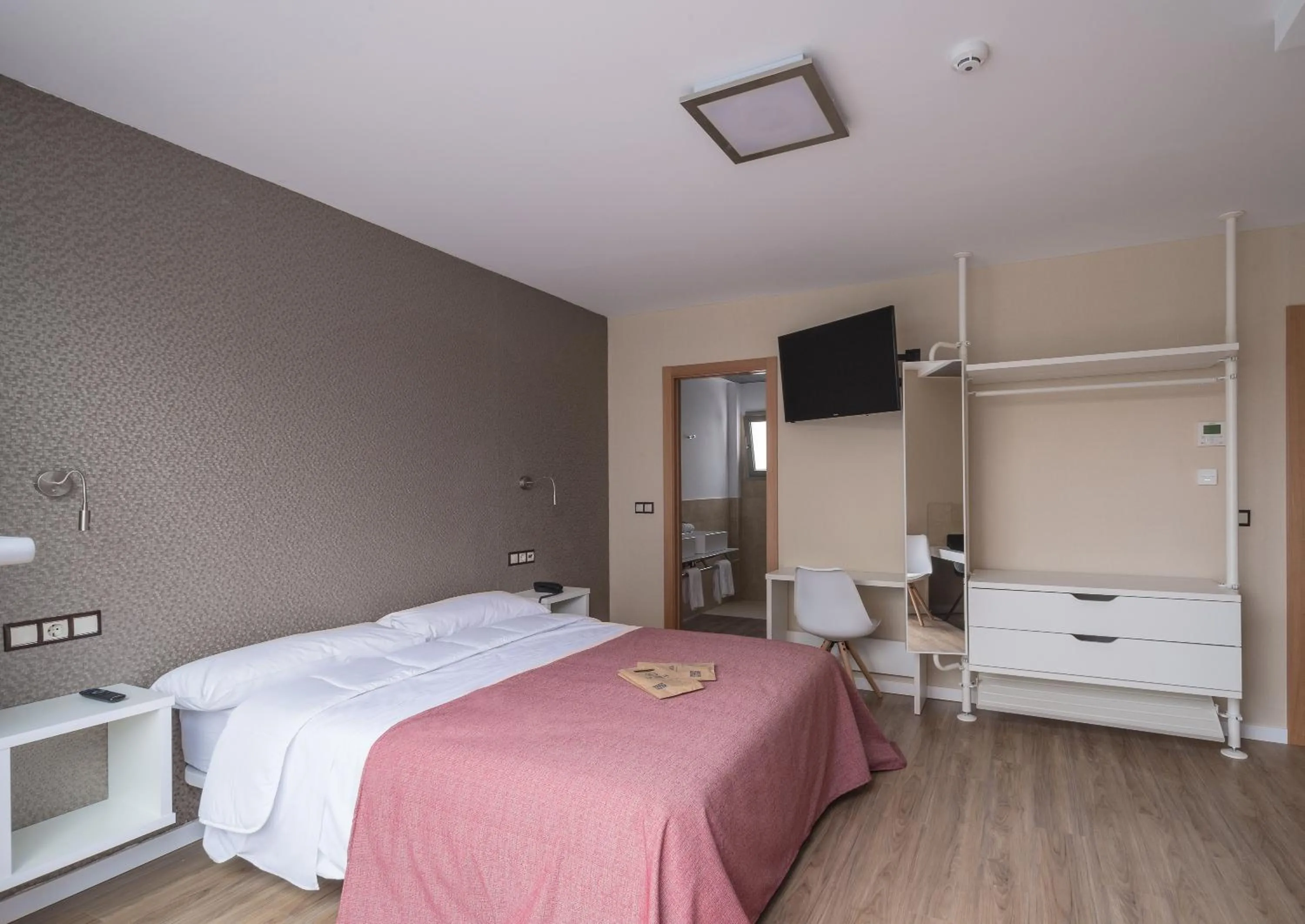 Photo of the whole room, Bed in La Lonja