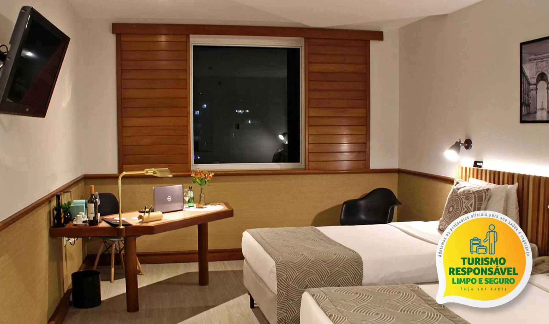 Logo/Certificate/Sign, Bed in Pestana São Paulo