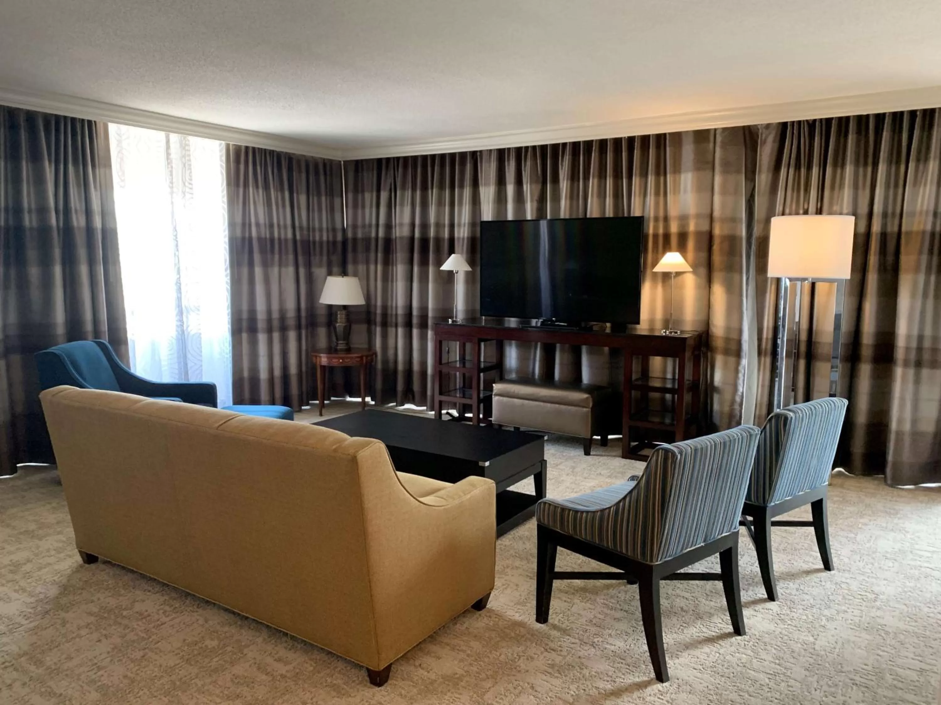 Living room in Hilton Houston Post Oak by the Galleria