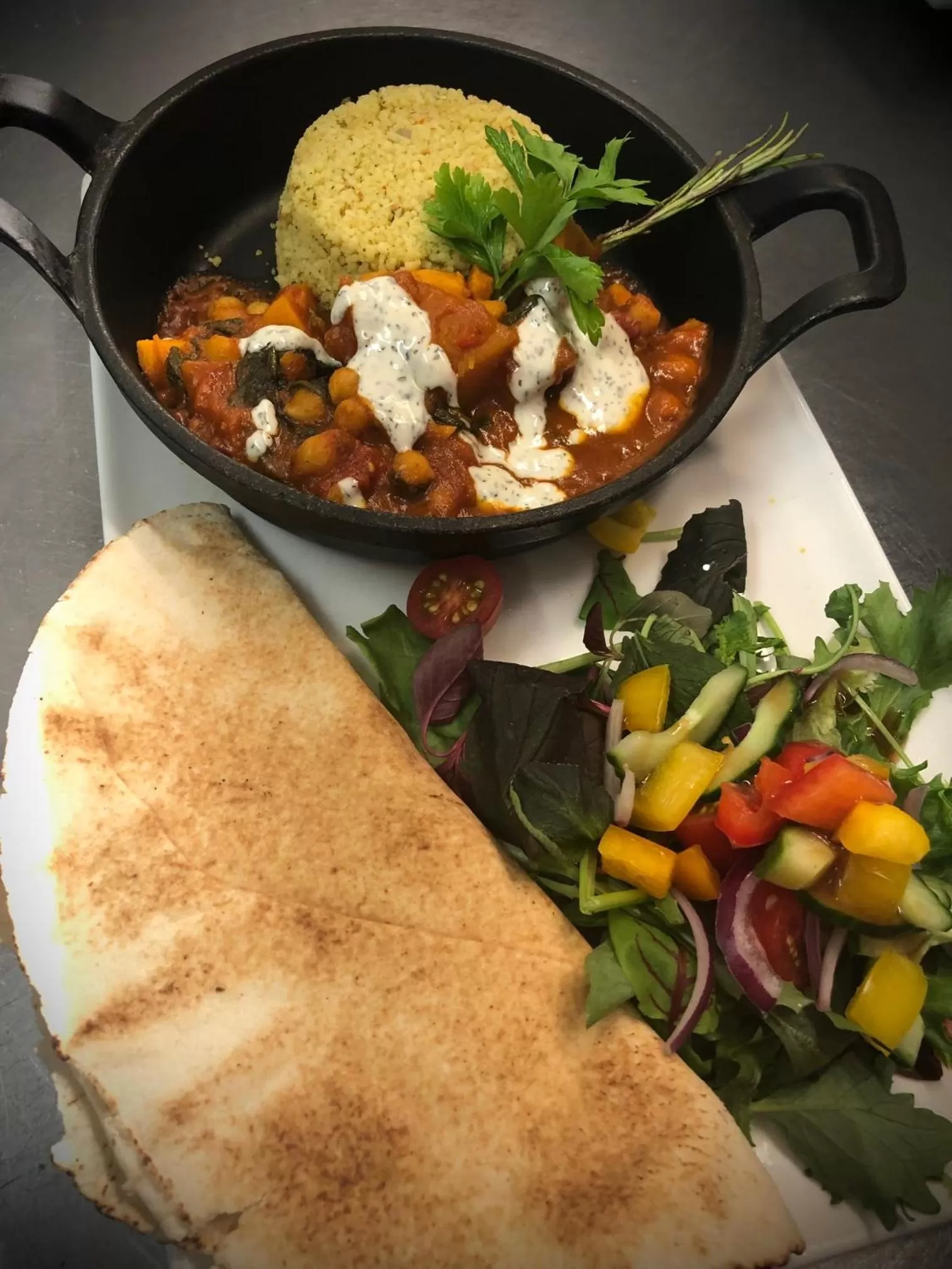 Food and drinks in The Punchbowl Inn