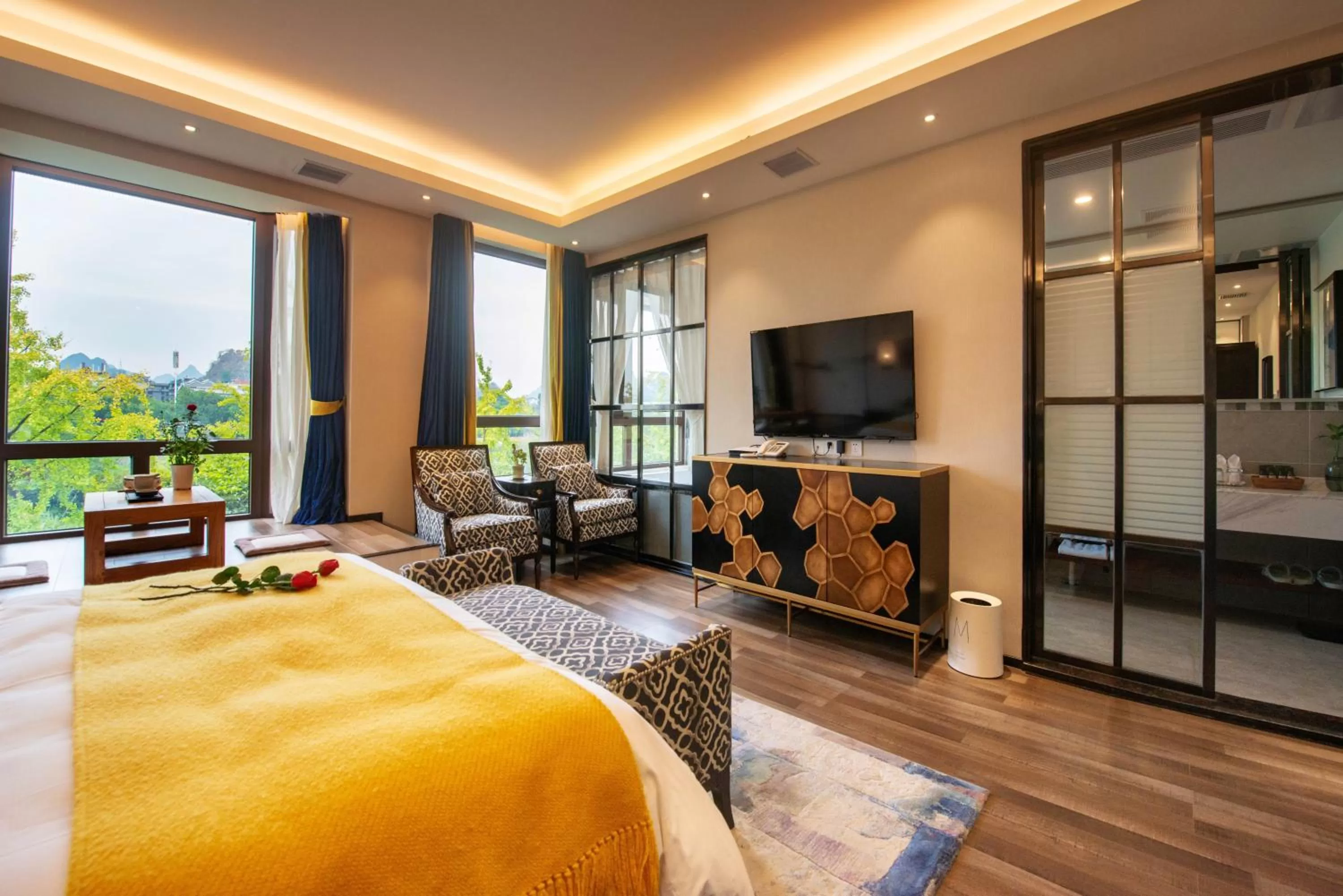 Seating area, Bed in Li River Resort Villa Hotel