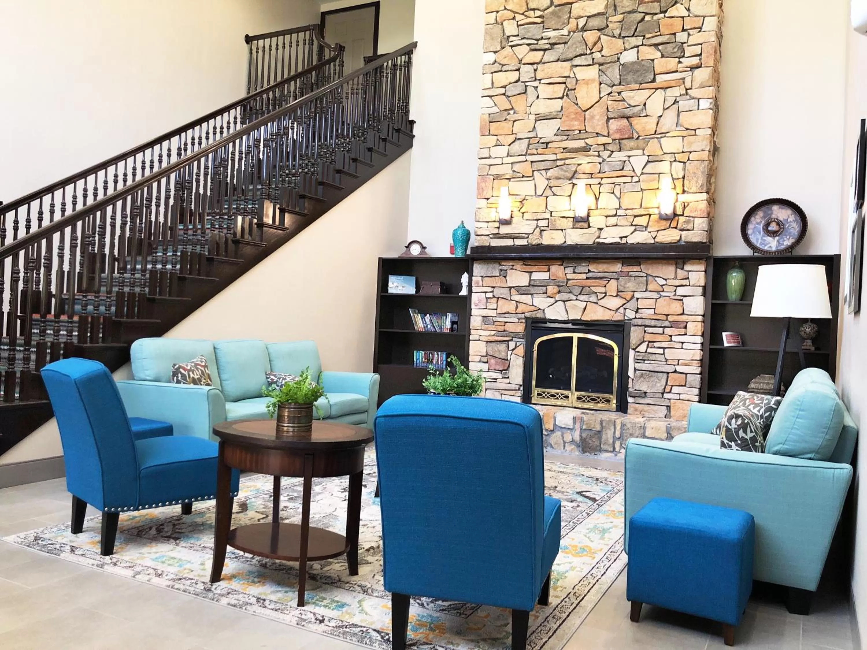 Living room in Country Inn & Suites by Radisson, Tampa-Brandon, FL