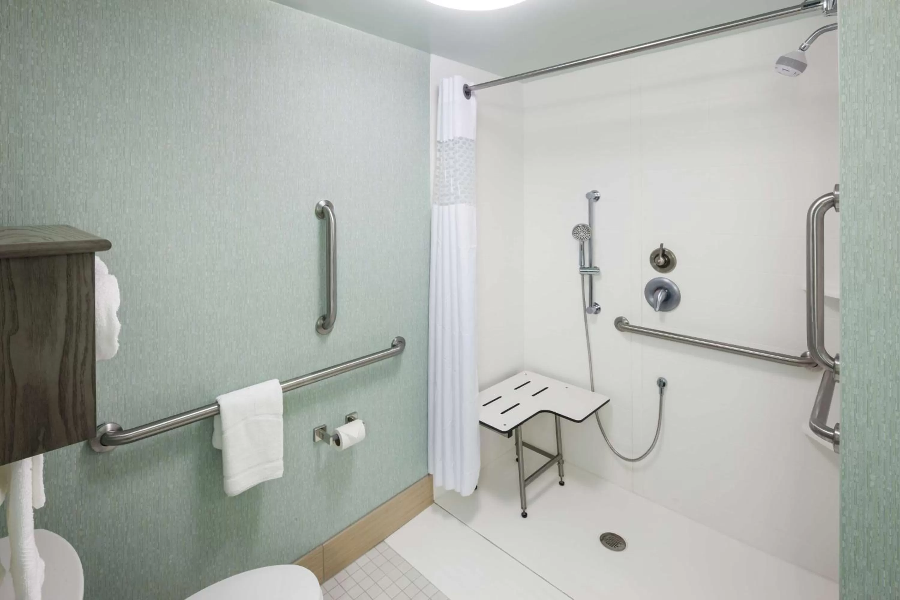 Bathroom in Hampton Inn & Suites by Hilton Carolina Beach Oceanfront