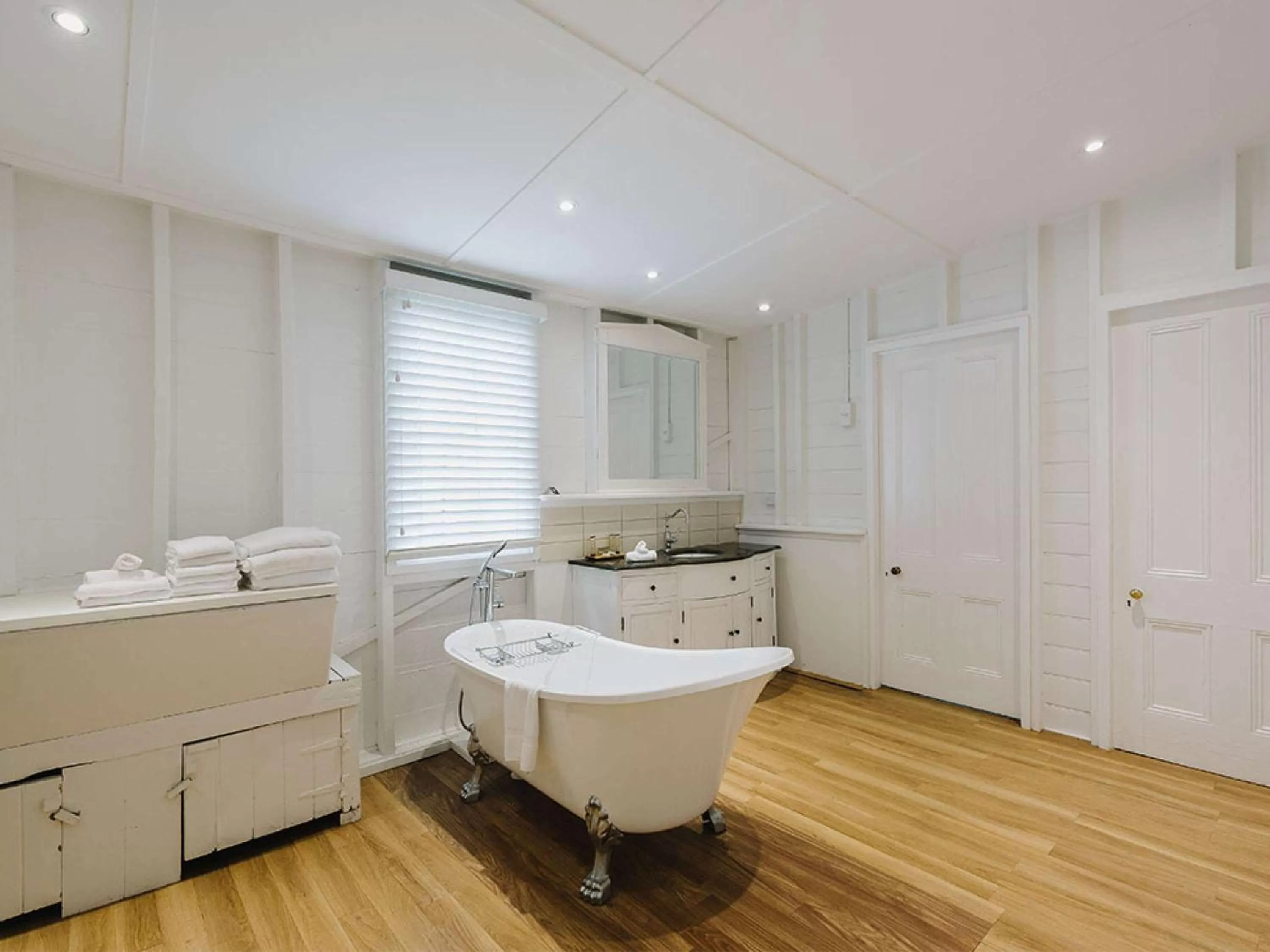 Photo of the whole room in Q Station