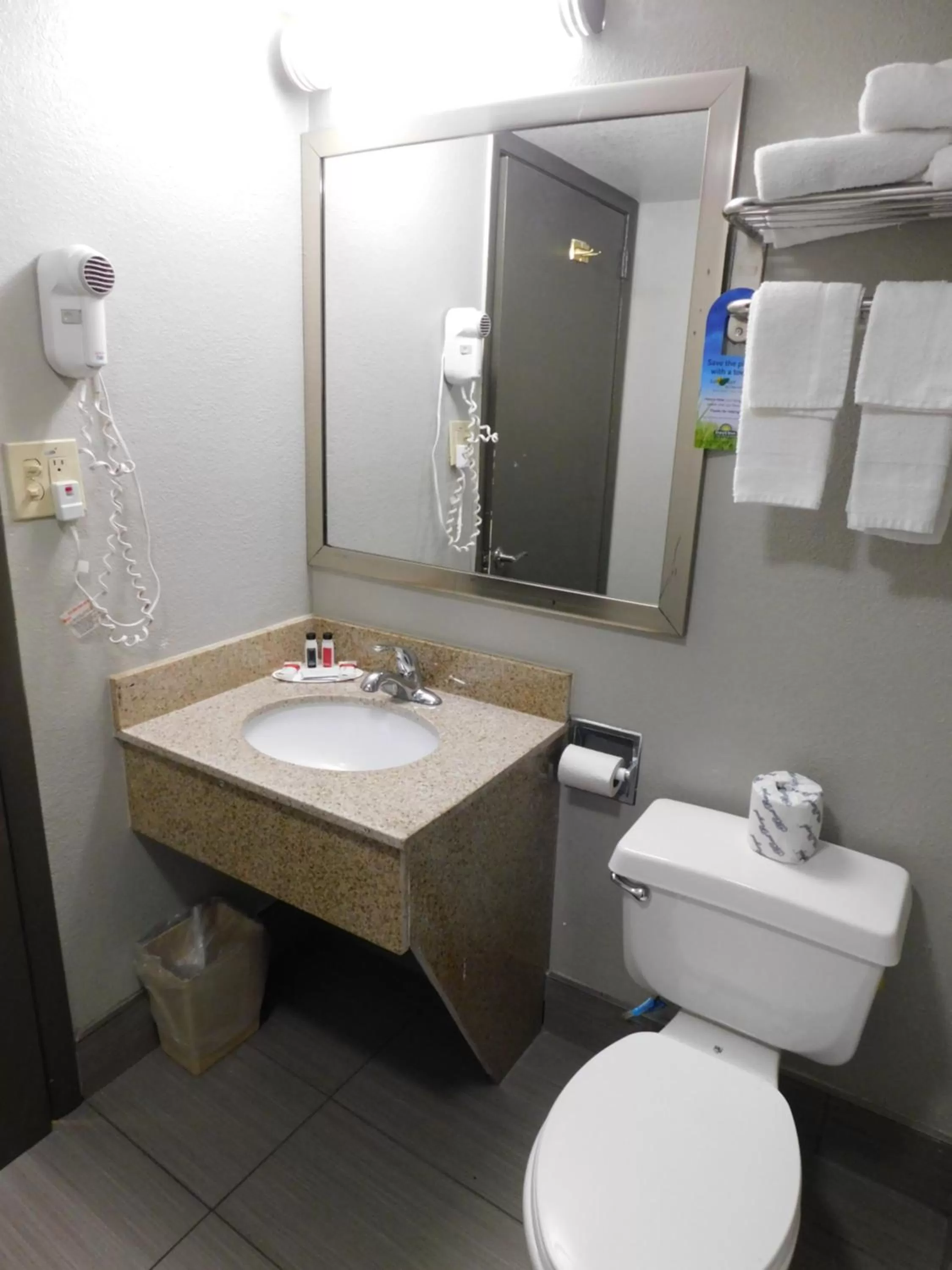 Days Inn & Suites by Wyndham Downtown Gatlinburg Parkway