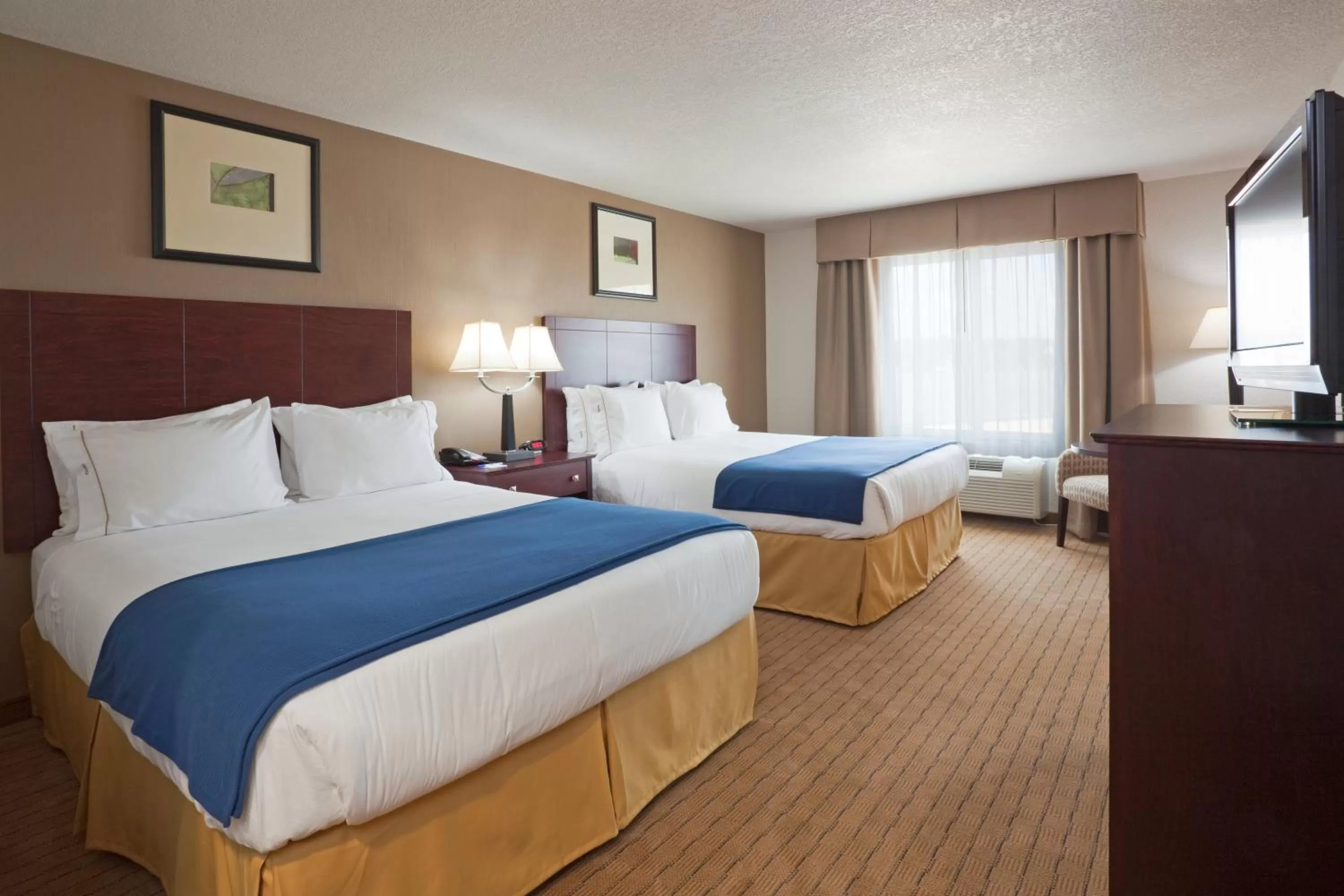 Room with Two Beds - Hearing Accessible - Non-Smoking in Holiday Inn Express Hotel & Suites Antigo by IHG