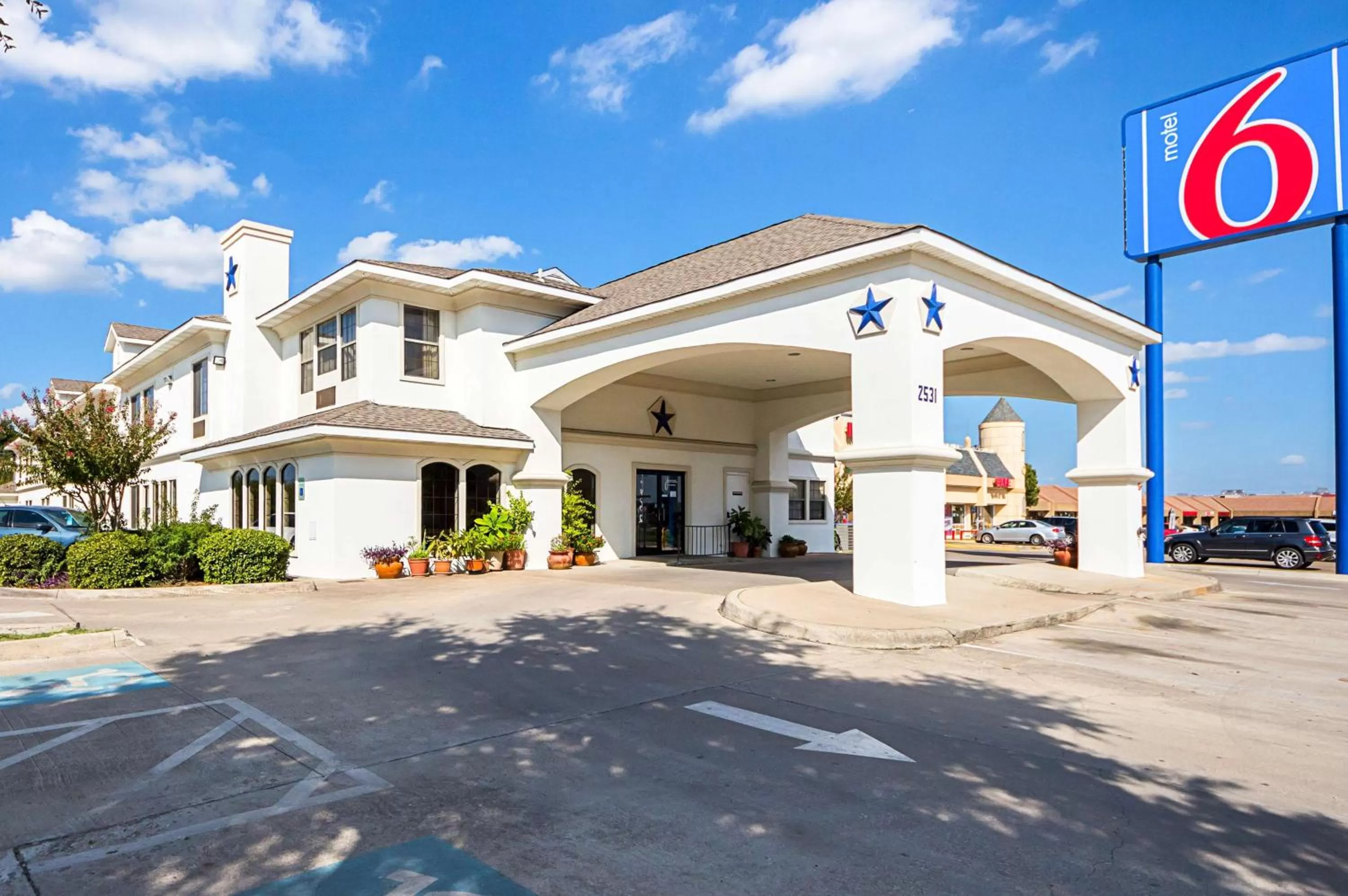 Property building in Motel 6 Dallas – Irving DFW Airport South