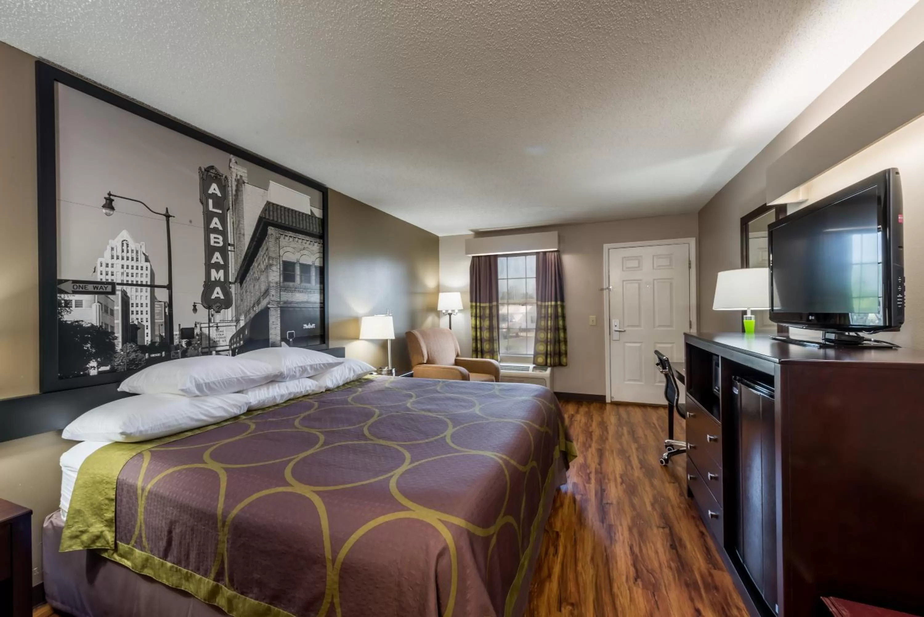 Bedroom, Bed in Super 8 by Wyndham Alexander City