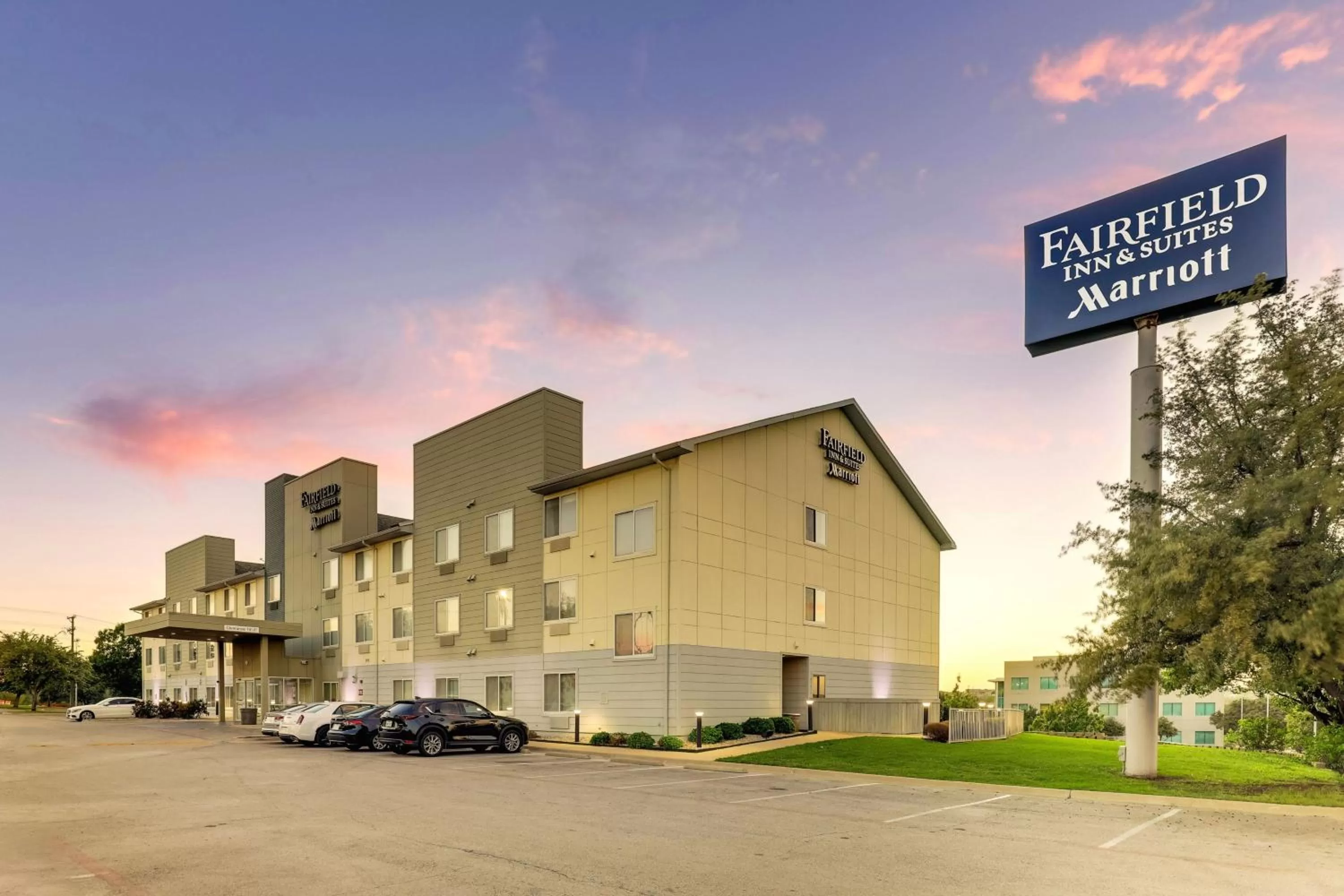 Property building in Fairfield Inn & Suites by Marriott Fort Worth I-30 West Near NAS JRB