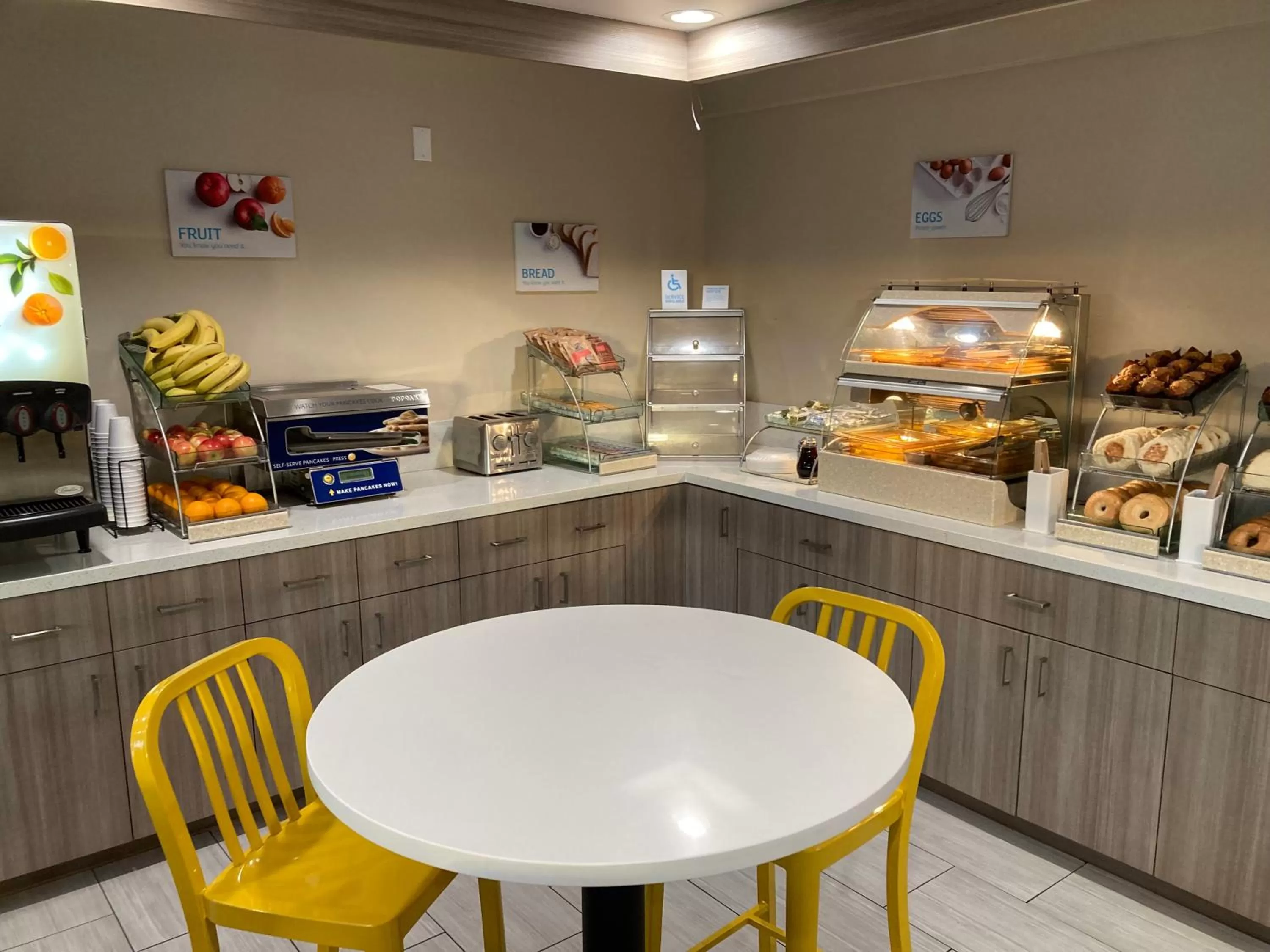 Breakfast in Days Inn Merced / Yosemite Area