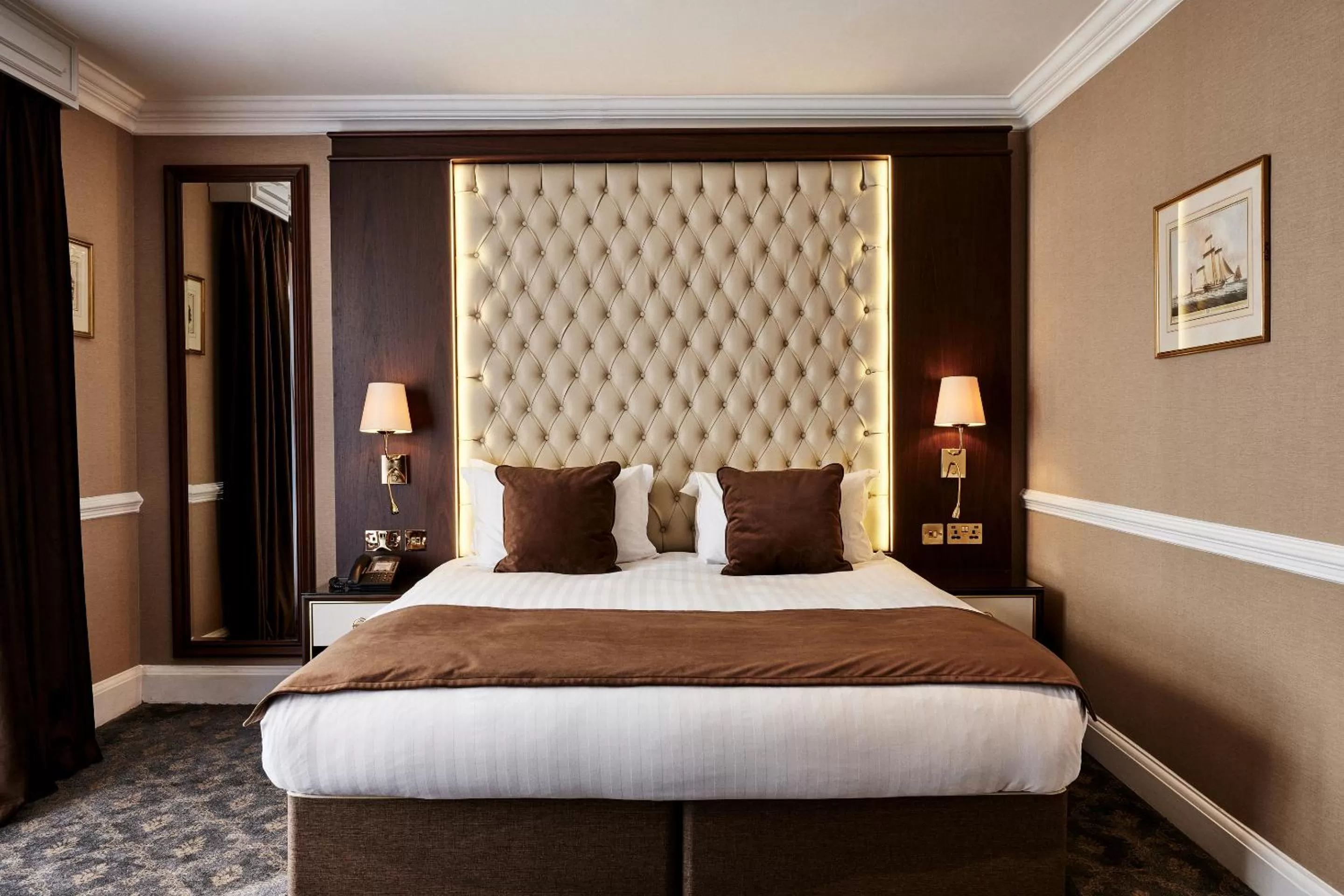 Bed in Warren House Hotel