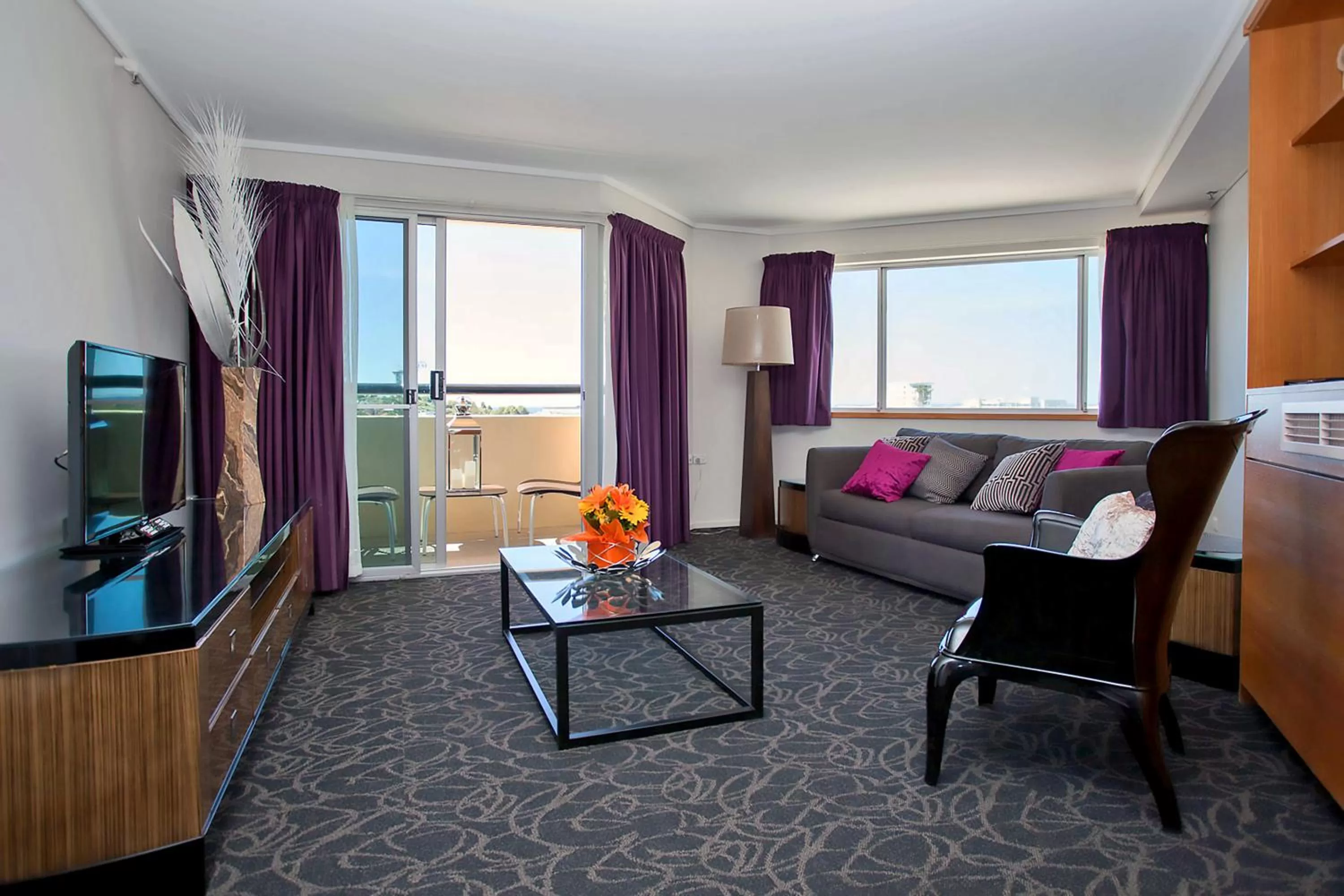 Communal lounge/ TV room, Bed in The Lord Forrest Hotel