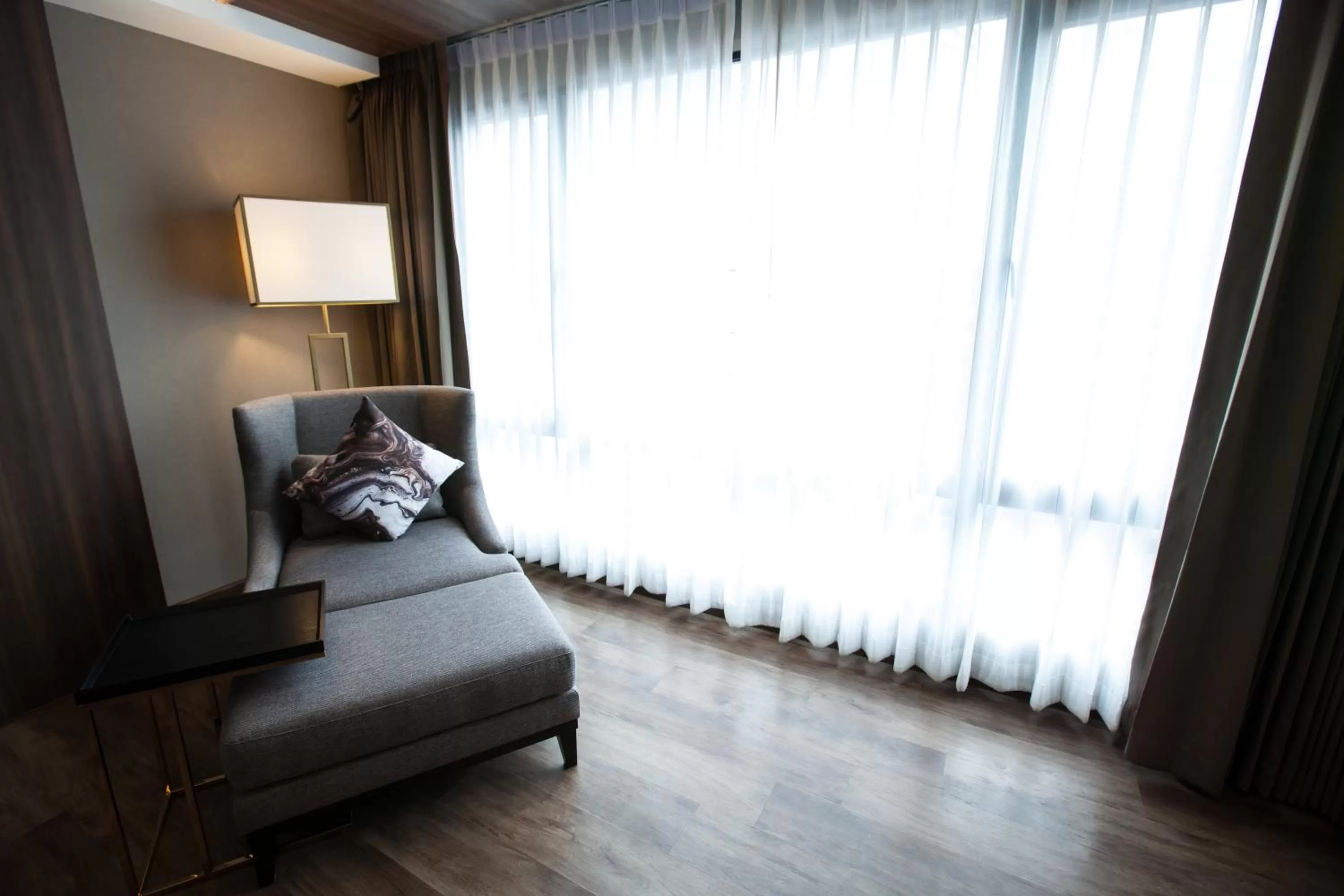 Seating area, Bed in Arte Hotel - SHA Extra Plus