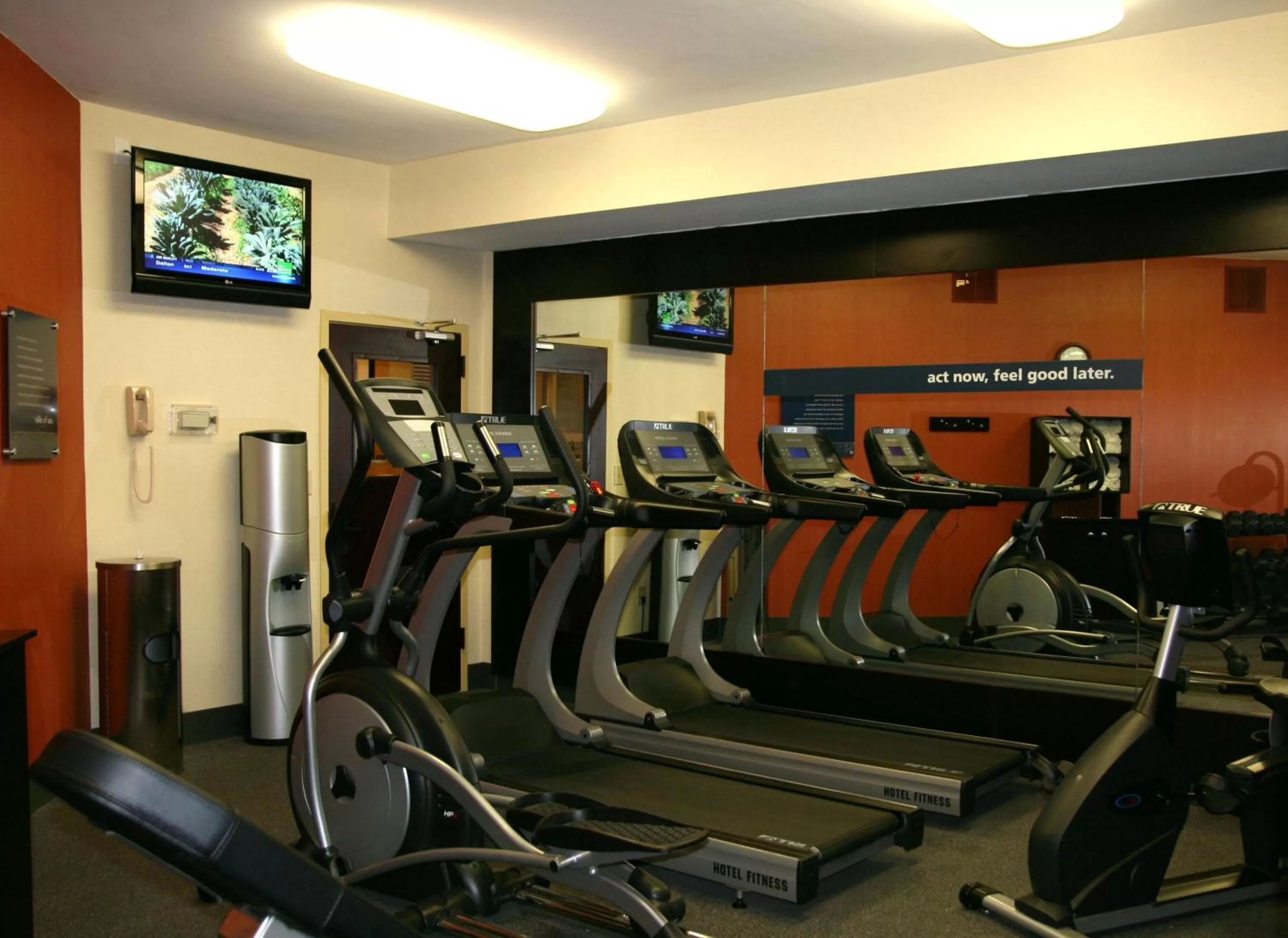 Fitness centre/facilities in Hampton Inn Dalton