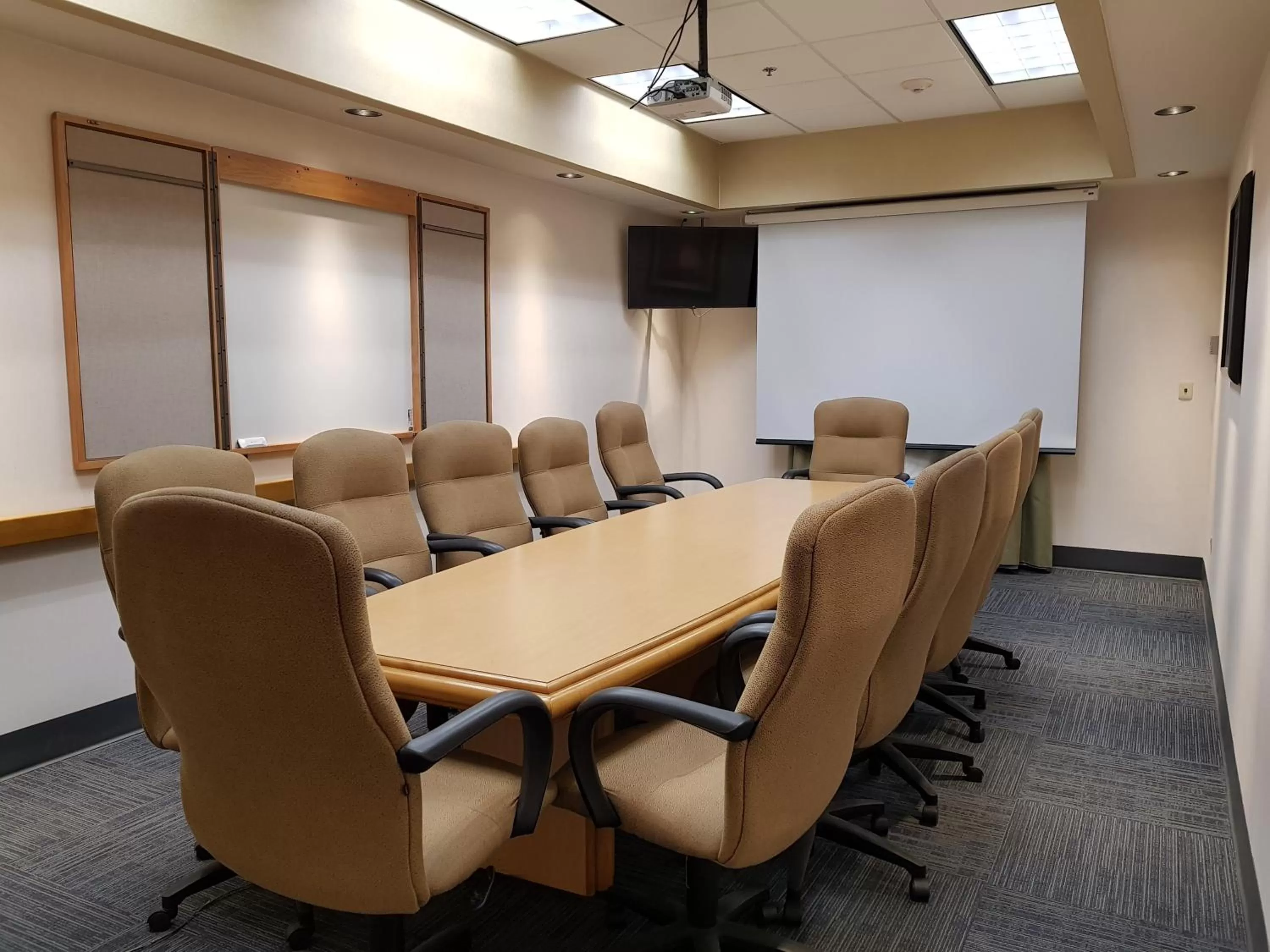 Meeting/conference room in Holiday Inn Express Saltillo Zona Aeropuerto by IHG