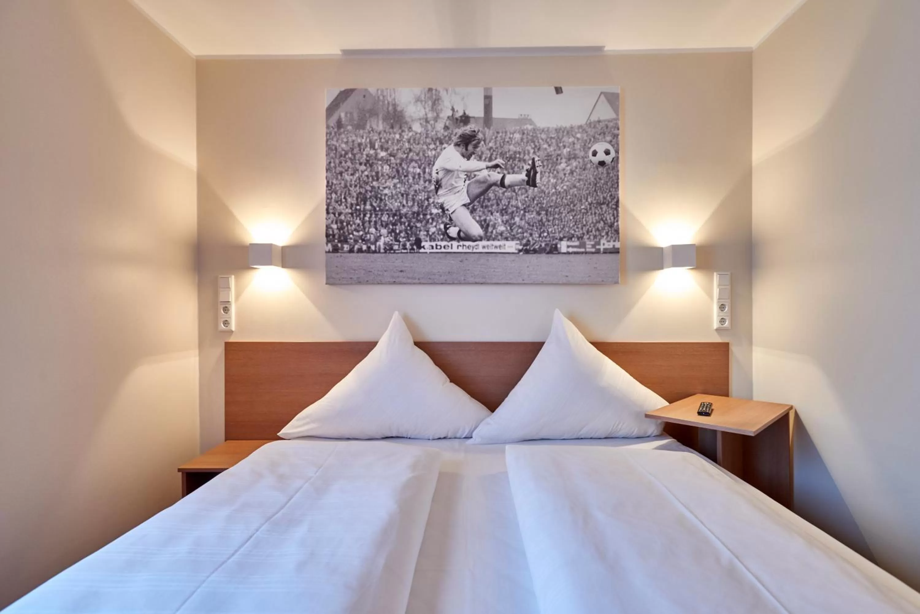 Photo of the whole room, Bed in McDreams Hotel Mönchengladbach