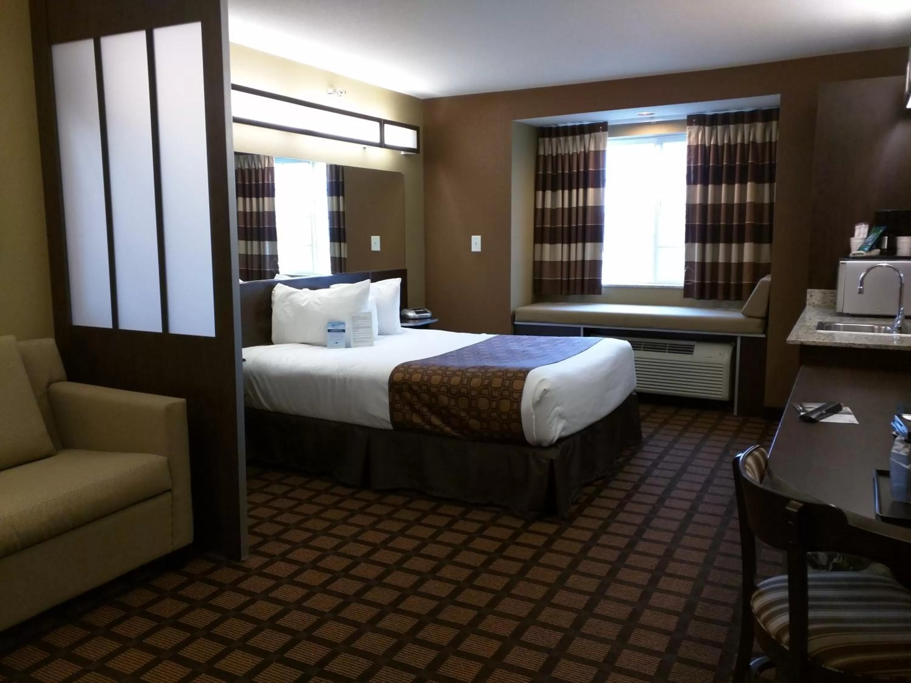 Day, Bed in Microtel Inn & Suites by Wyndham Minot