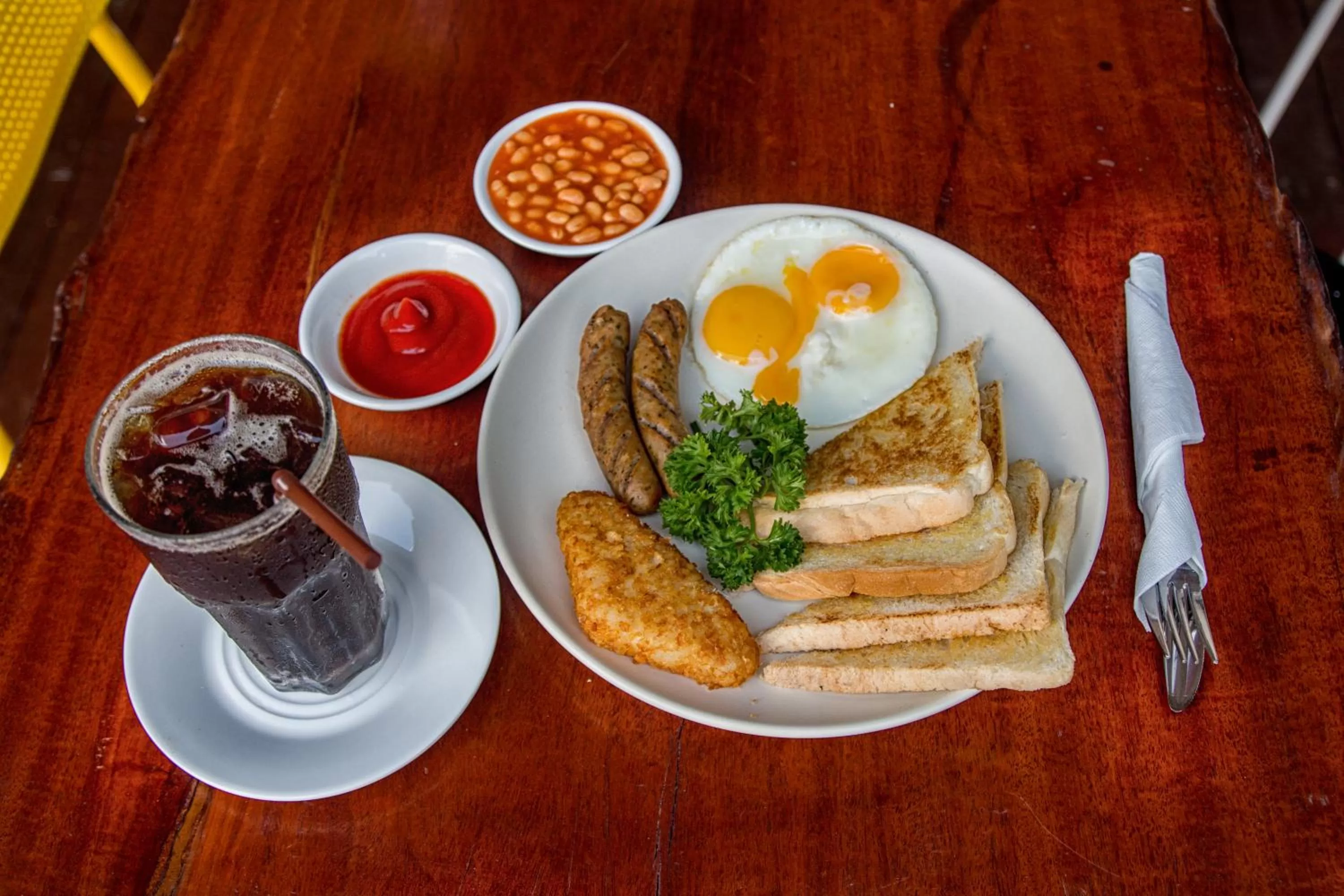 Food and drinks in Poolside Villa