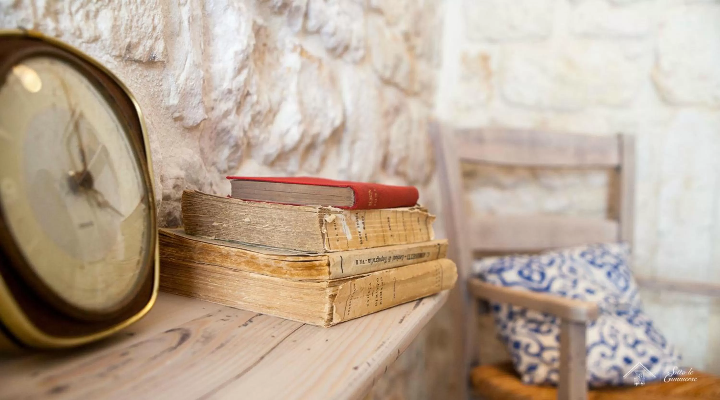 Library, Bed in Albergo Diffuso Sotto le Cummerse