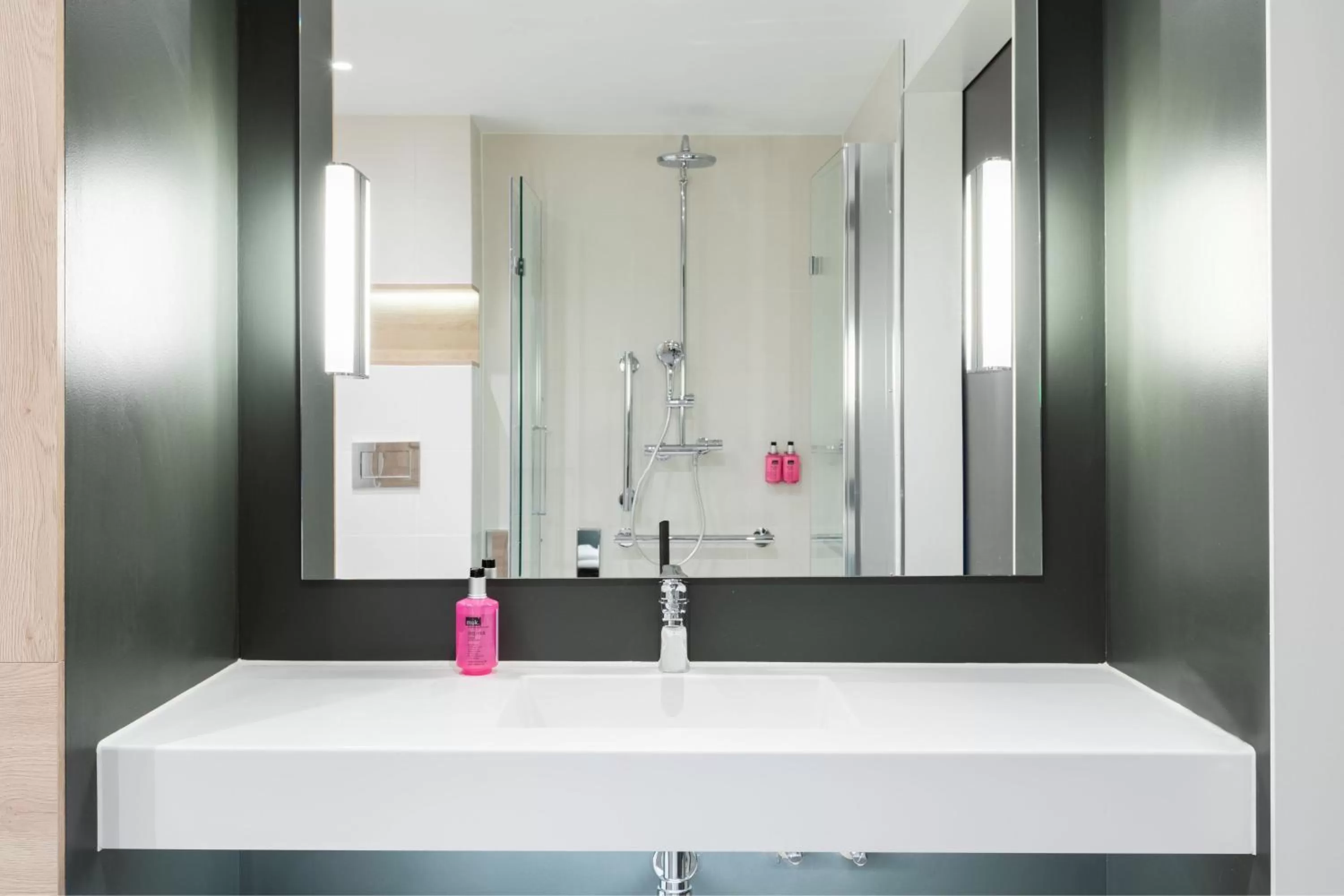 Bathroom in Moxy Dortmund City