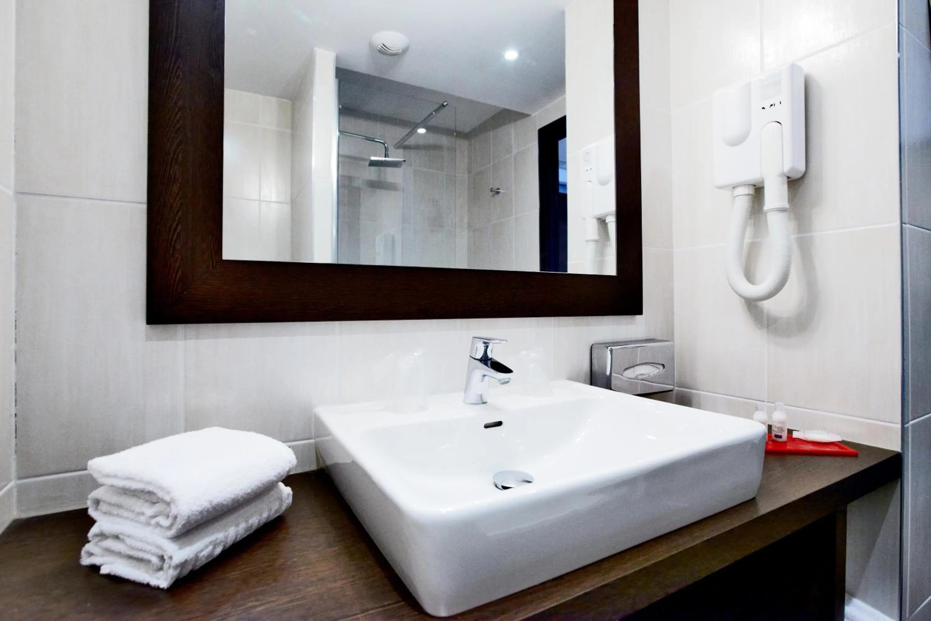 Bathroom in Enzo Hotels Thionville by Kyriad Direct