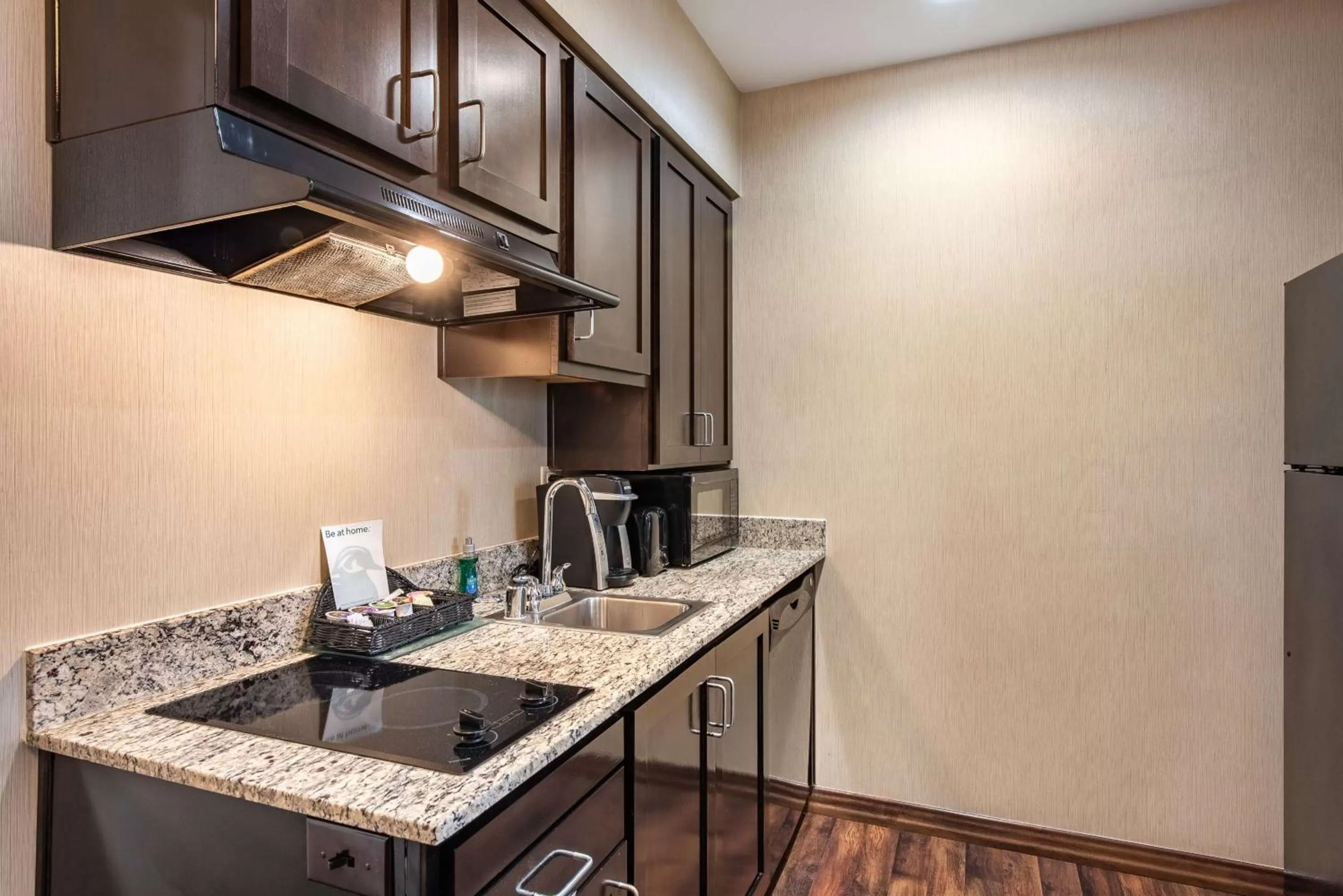 Kitchen or kitchenette in Homewood Suites by Hilton Oxnard/Camarillo