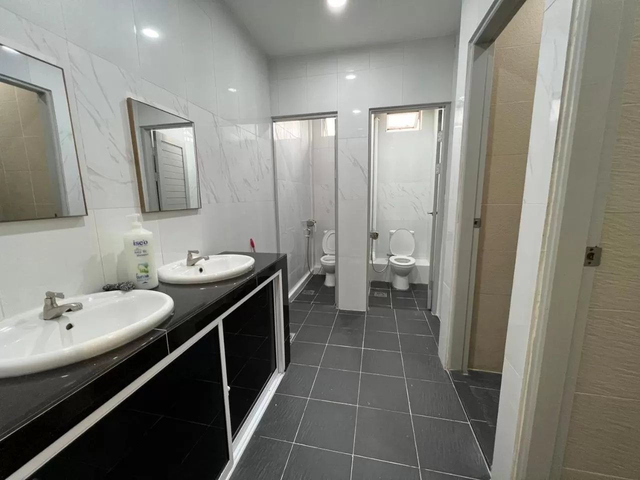 Shower in One Point Inn King Centre