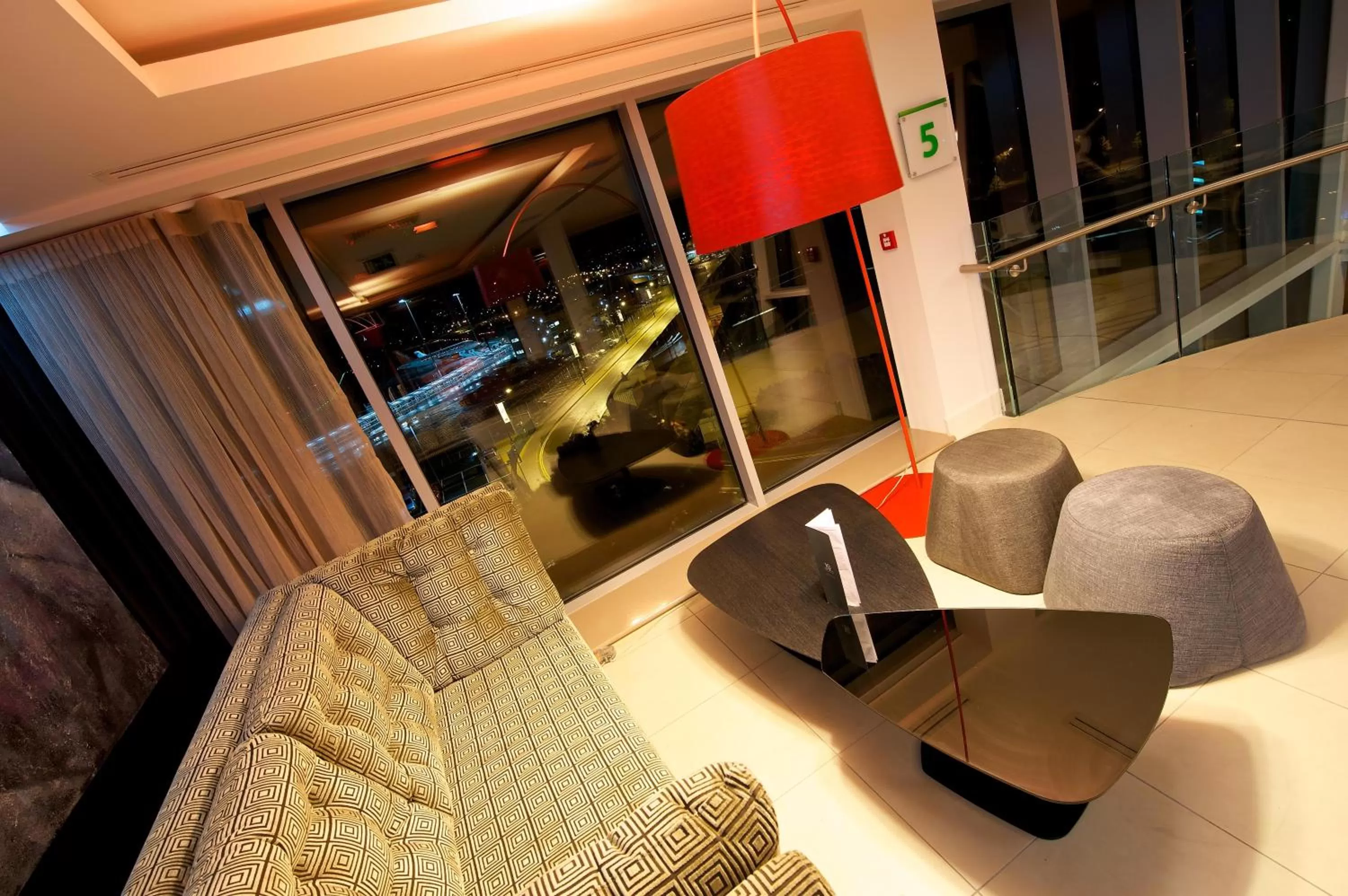 Lobby or reception in Holiday Inn Southend by IHG