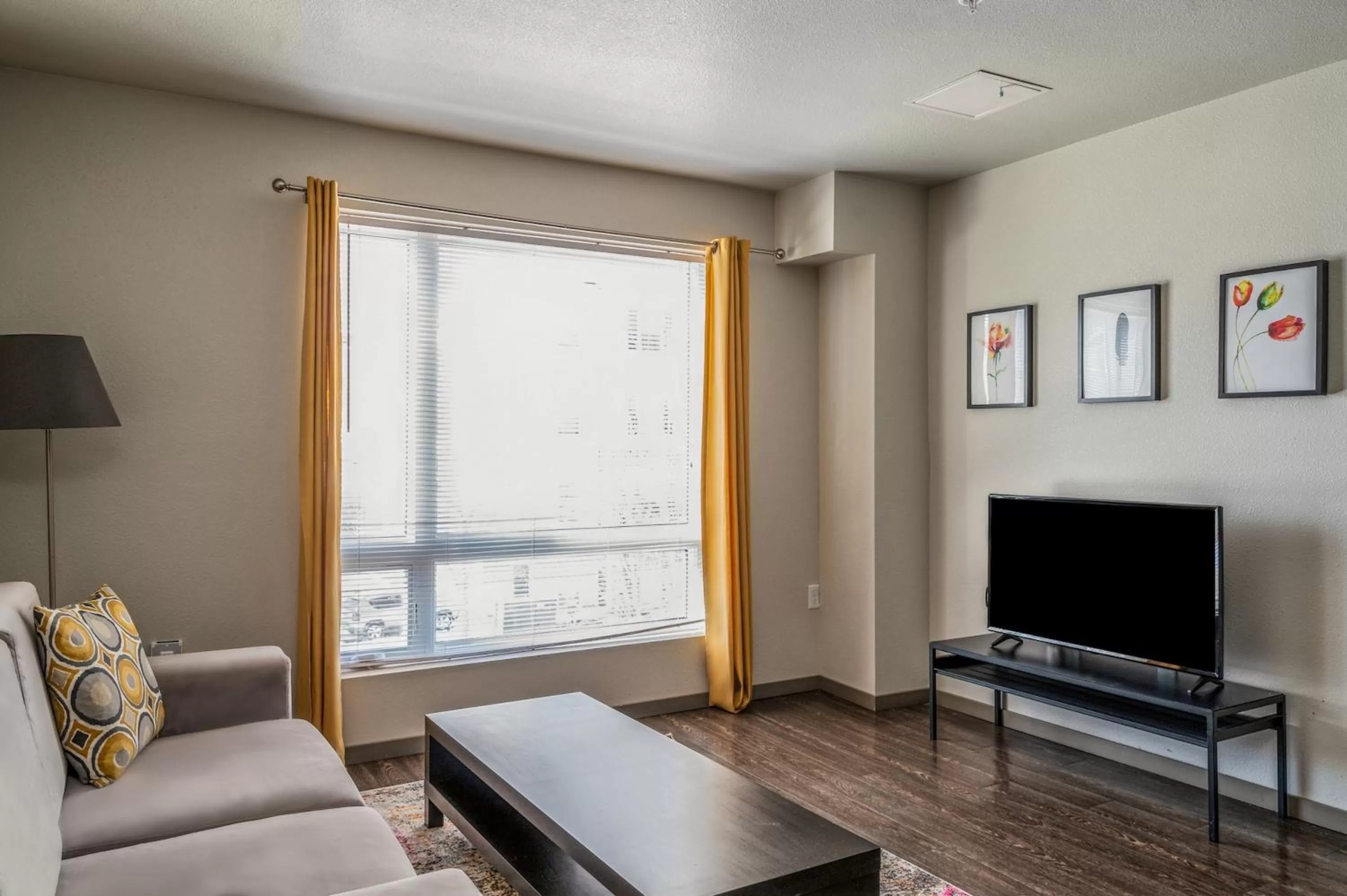 TV and multimedia, Seating Area in Kasa University Avenue Minneapolis