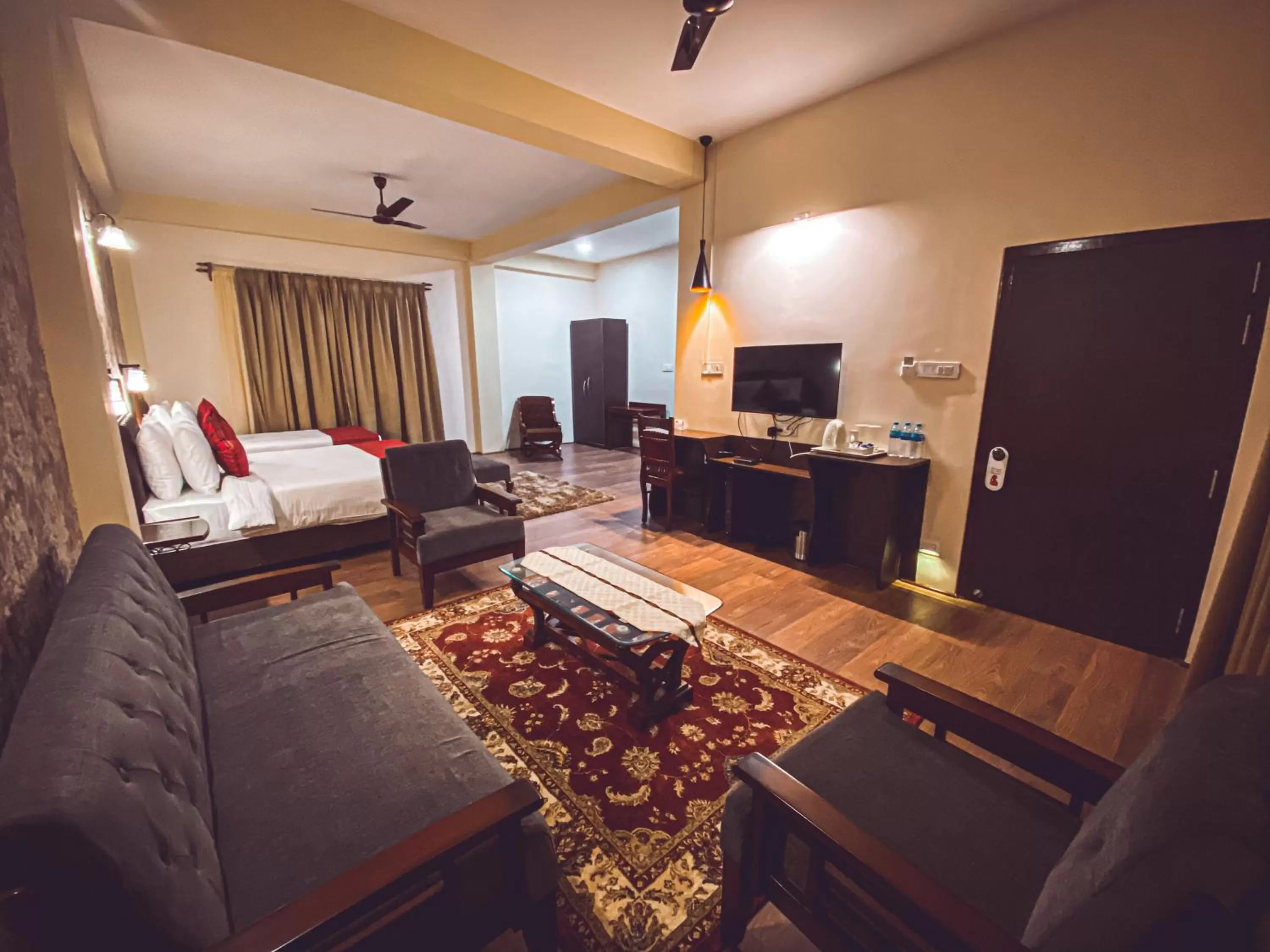 Living room, Seating Area in Windermere Inn