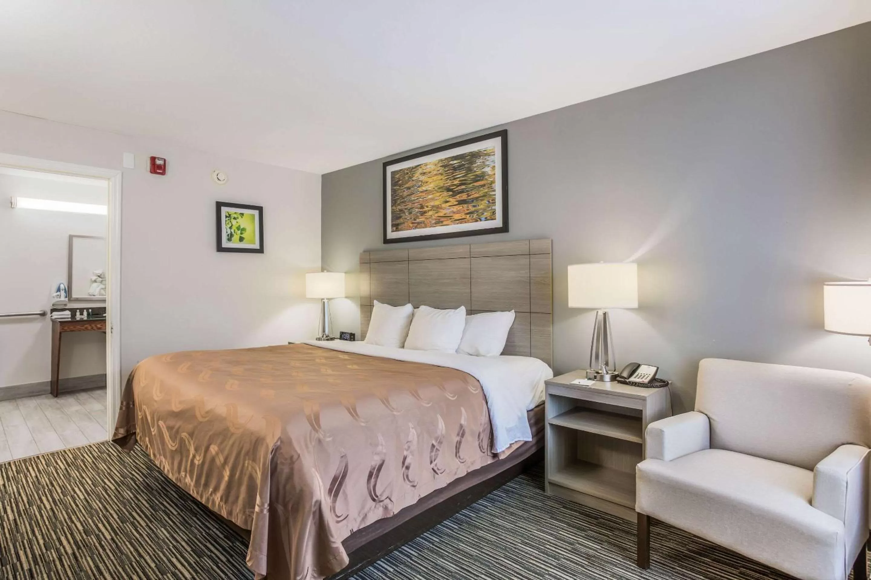 Bedroom, Bed in Quality Inn Gallatin-Nashville Metro