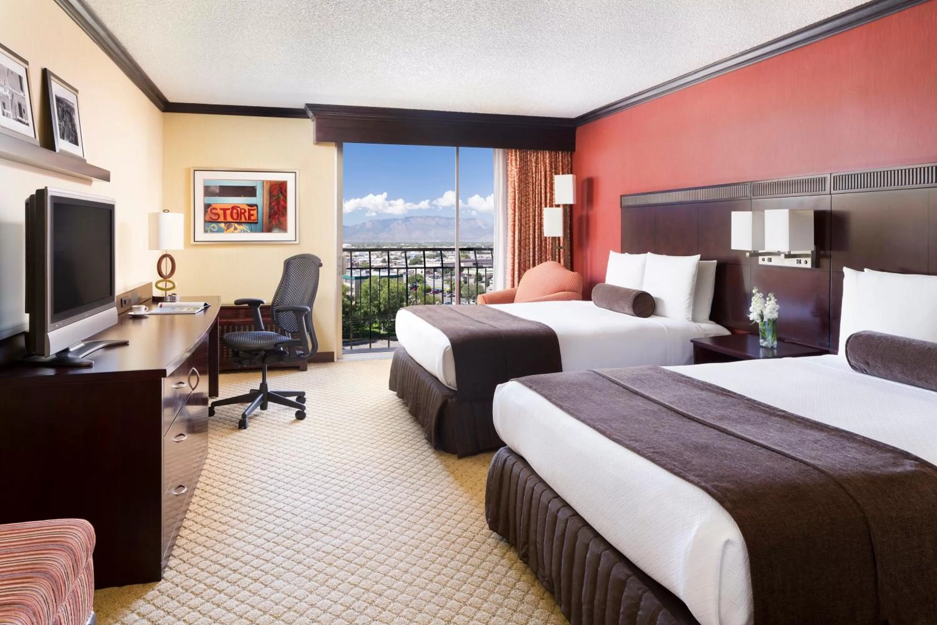 Photo of the whole room, Bed in Albuquerque Crowne Plaza by IHG