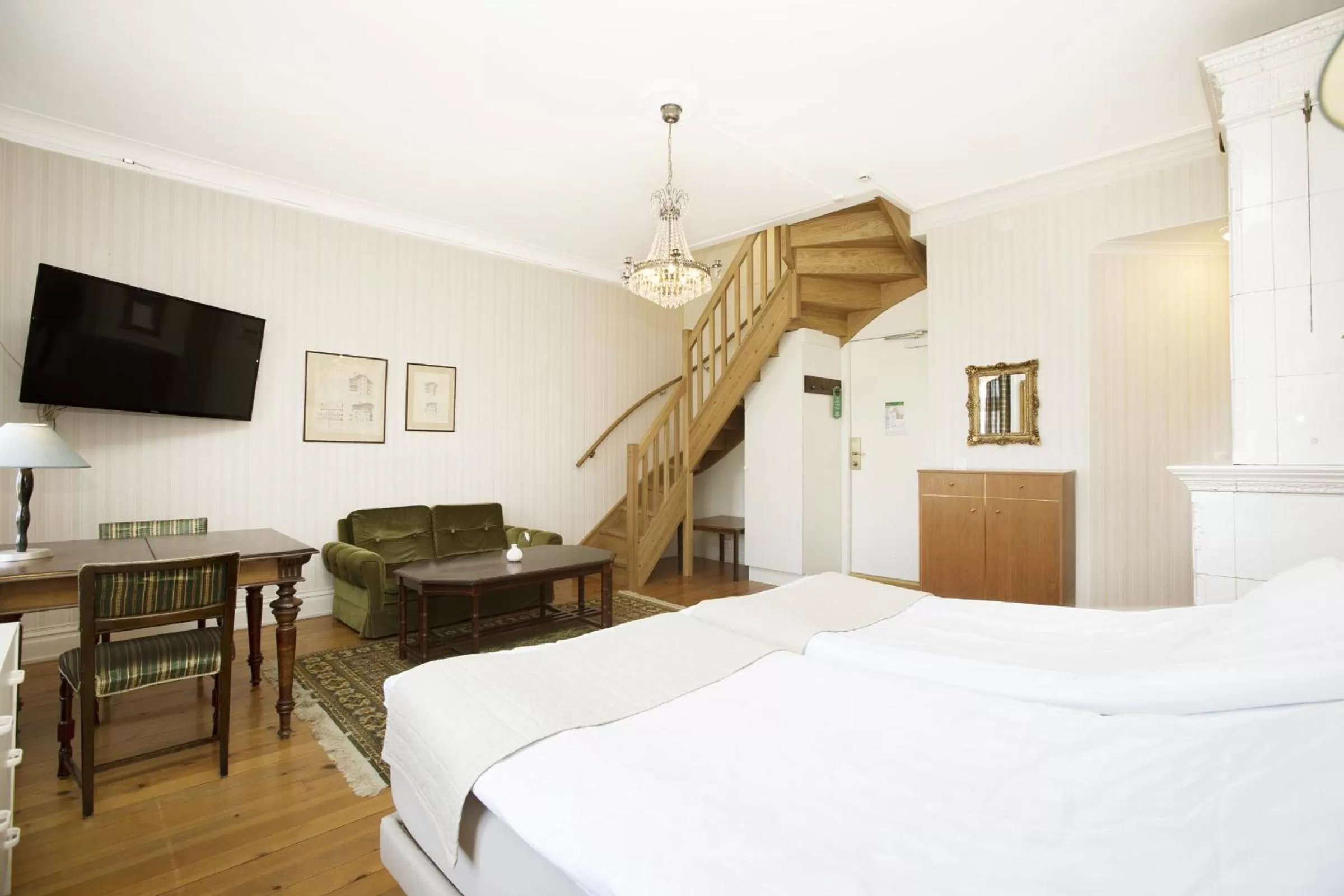 Living room, Bed in Hotell Breda Blick